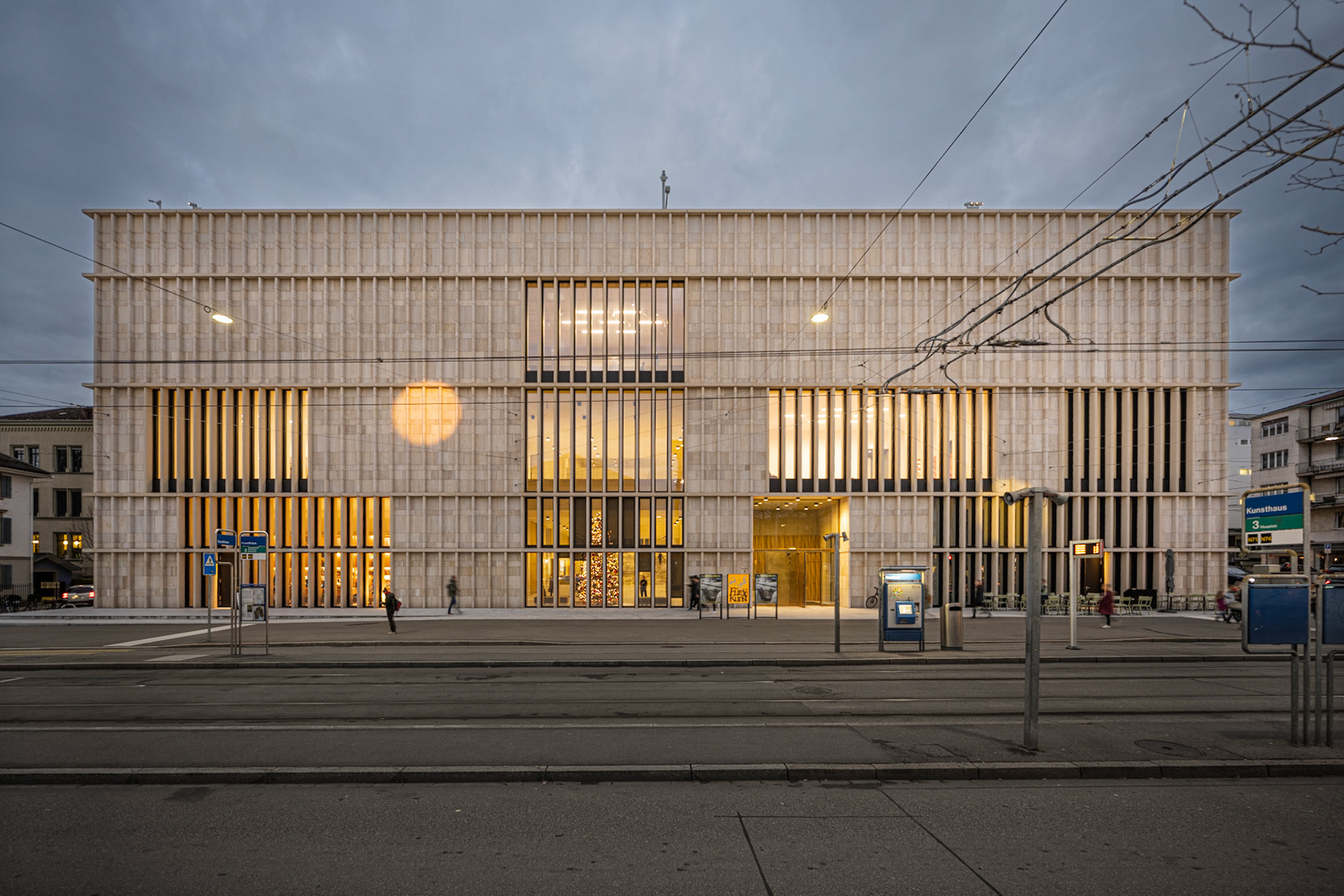 Kunsthaus Zürich - David Chipperfield extension in the early evening
