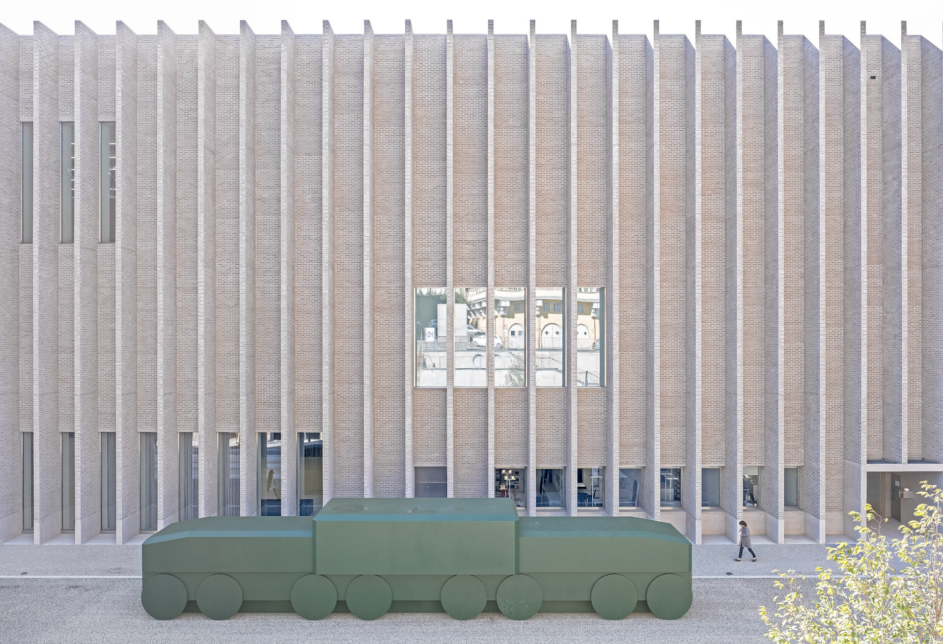 "Crocodile" sculpture by Olivier Mosset and Xavier Veilhan in front of the MCBA