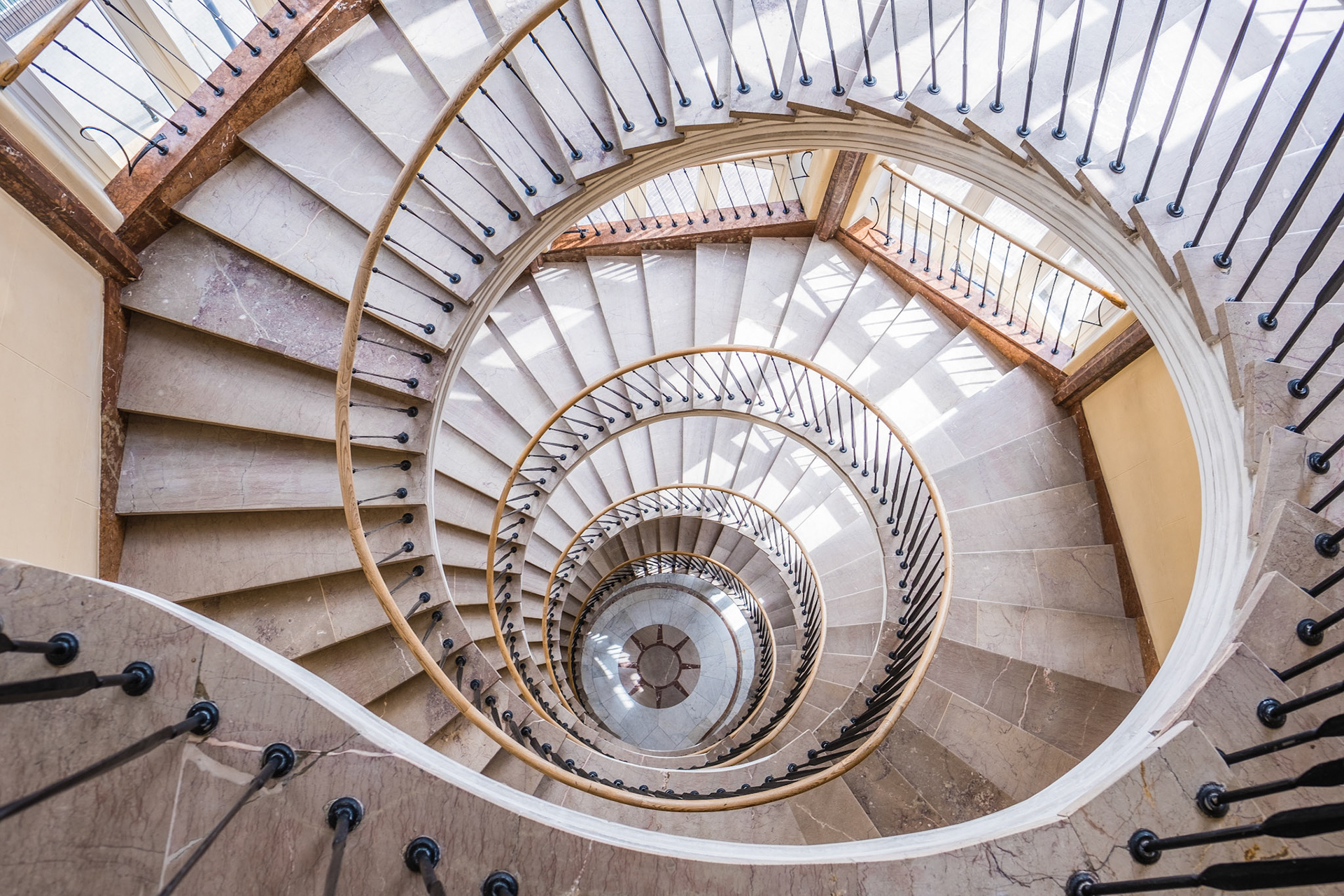 Bank Towarzystw Spółdzielczych - spiral staircase