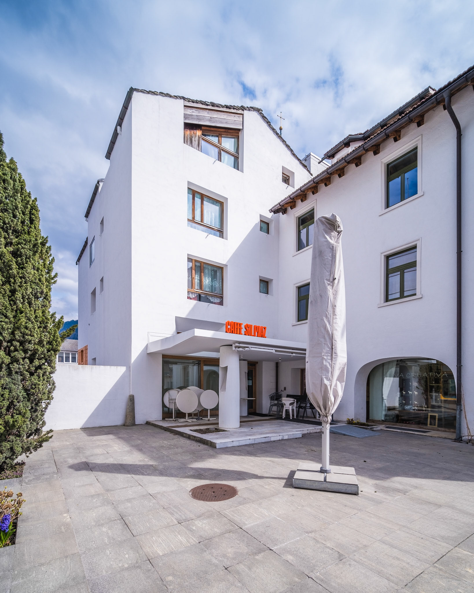 Apartment building & Café Sil Plaz, Ilanz