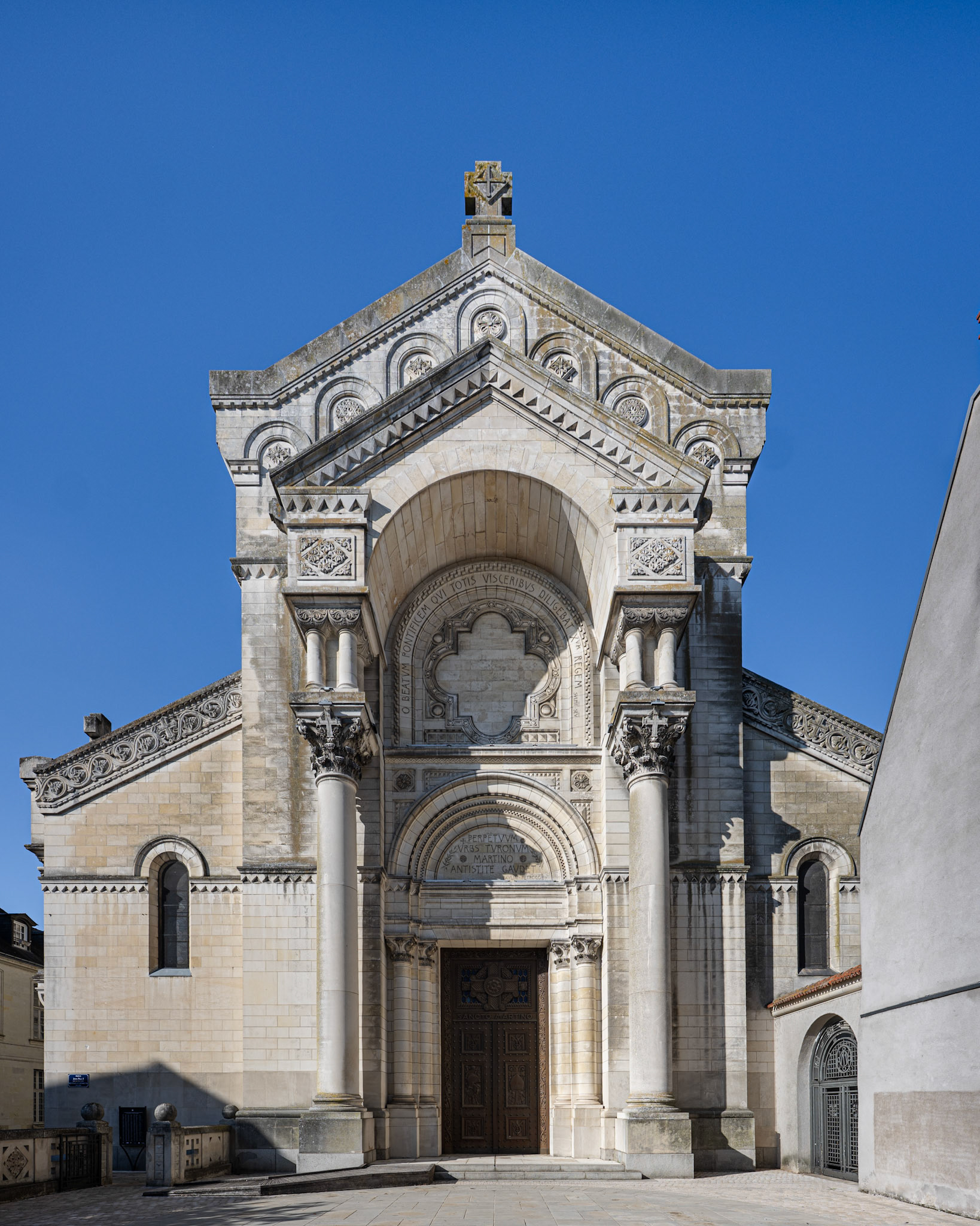 Basilique Saint Martin de Tours - entrance