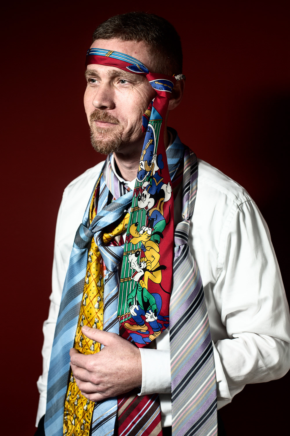 Tom Behnke med sin slipsesamling