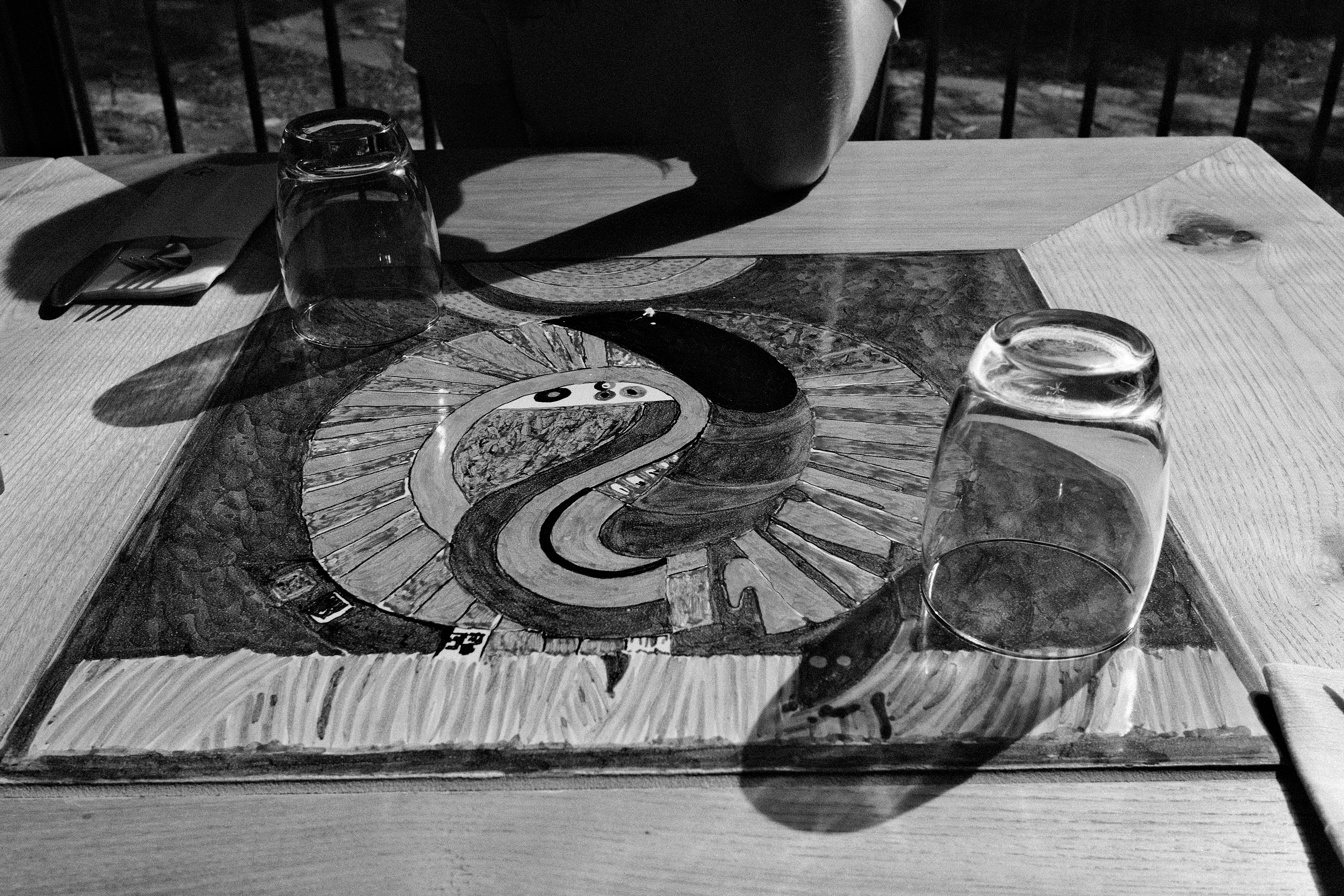 Breakfast table detail. The tile represents a replica of Ortega's "La sete" (SED) paint.