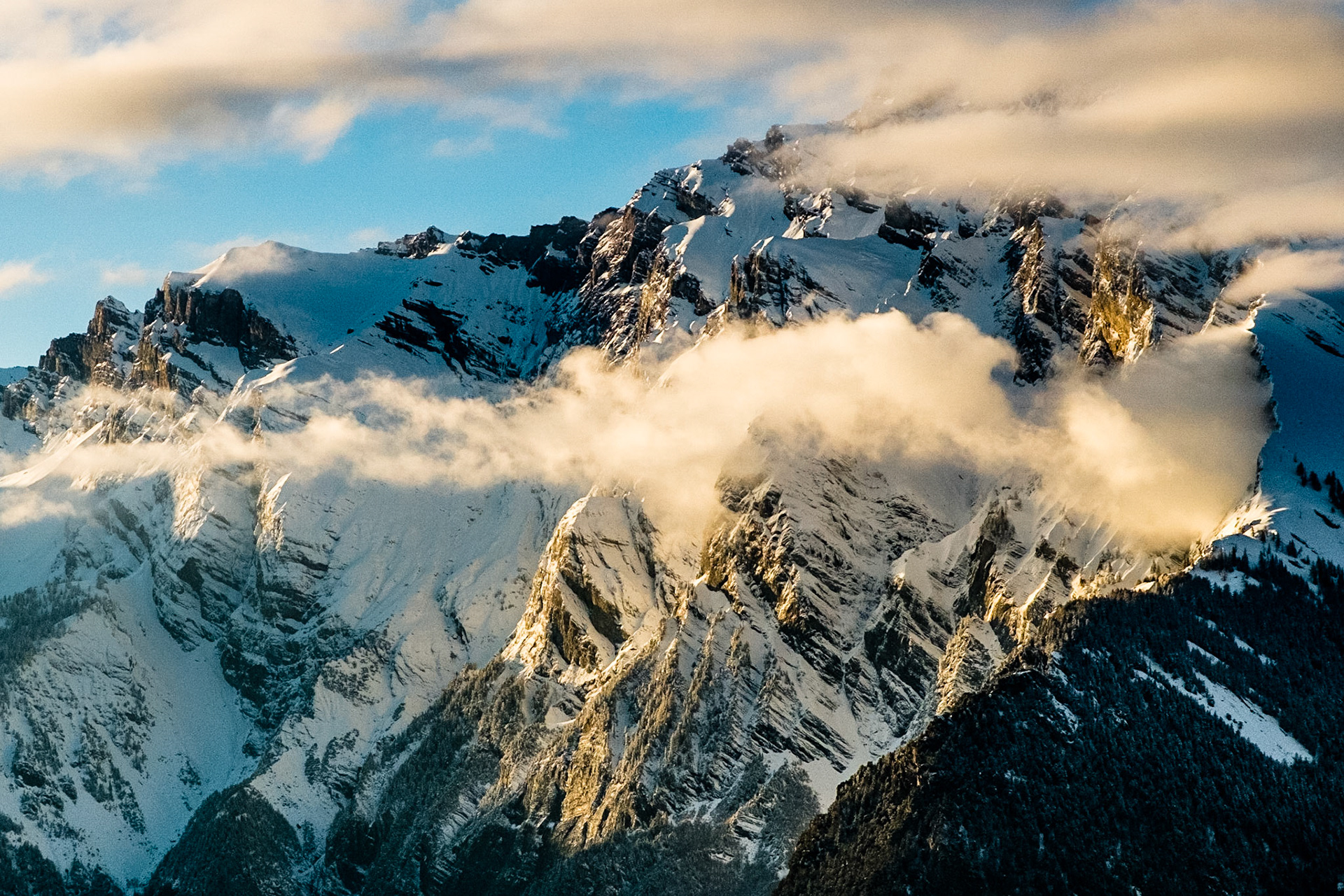 Berggipfel im Abendlicht