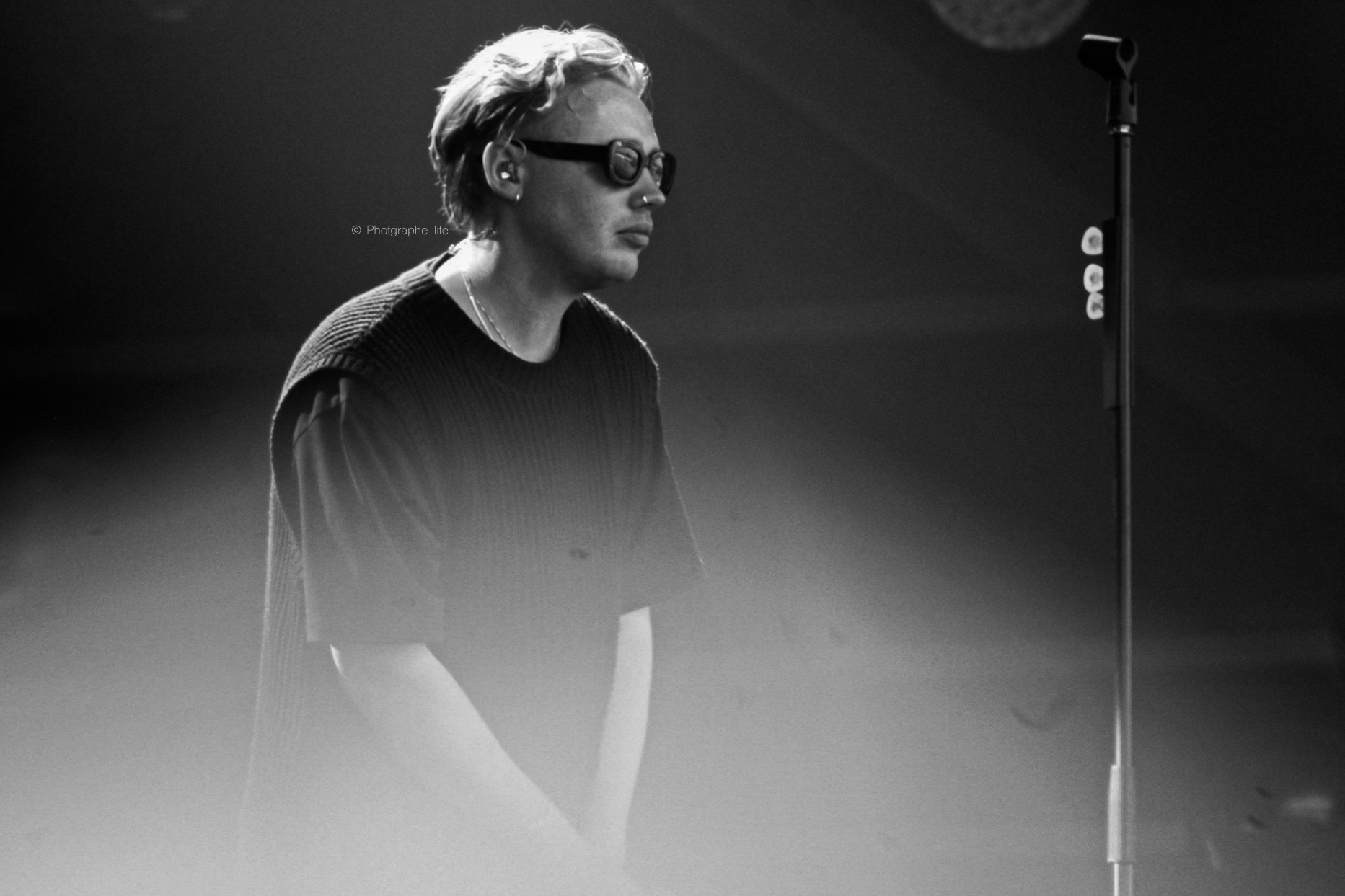 Tommy Longhurst - Vocals & Guitar