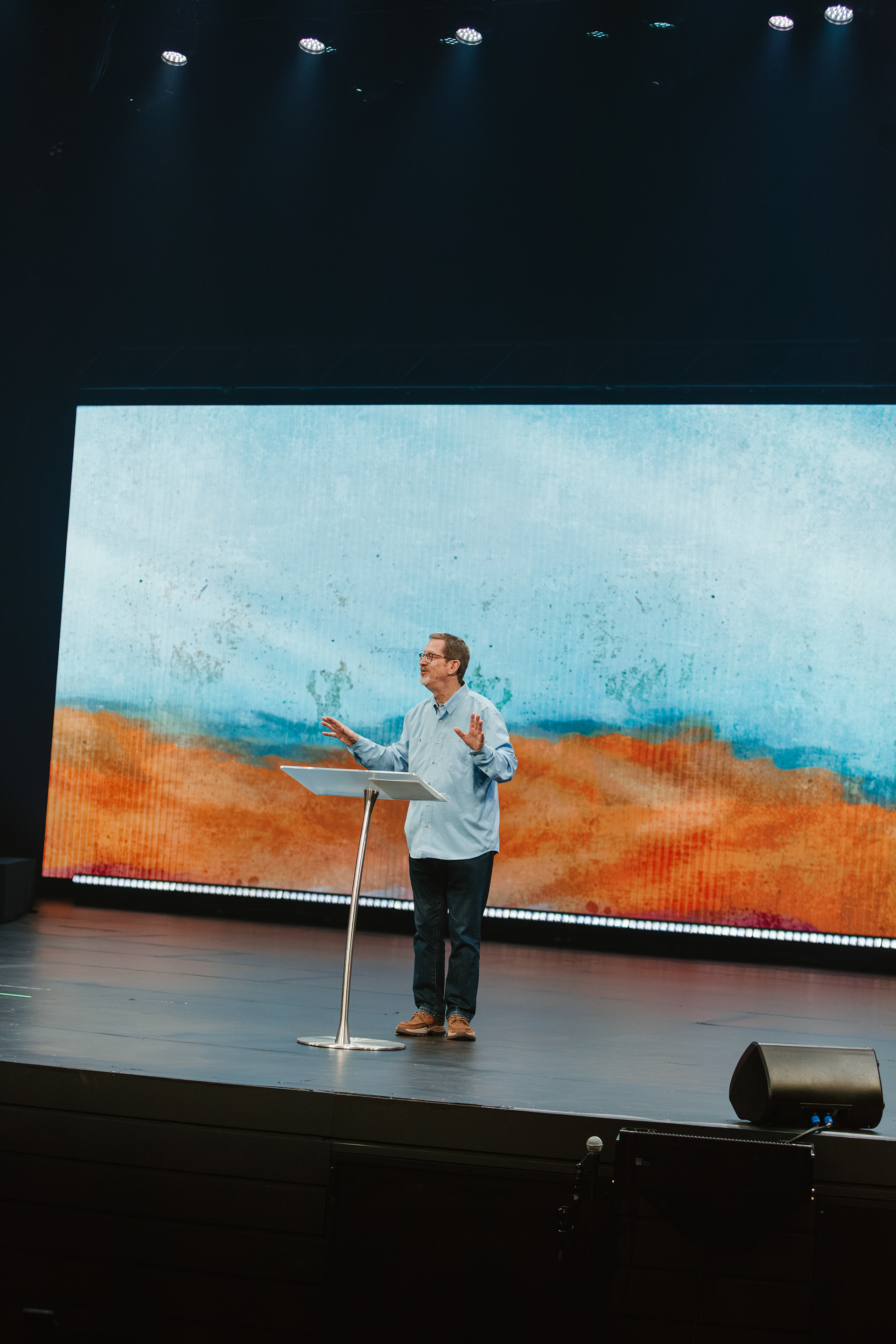 Lee Strobel Weekend LED Wall Design