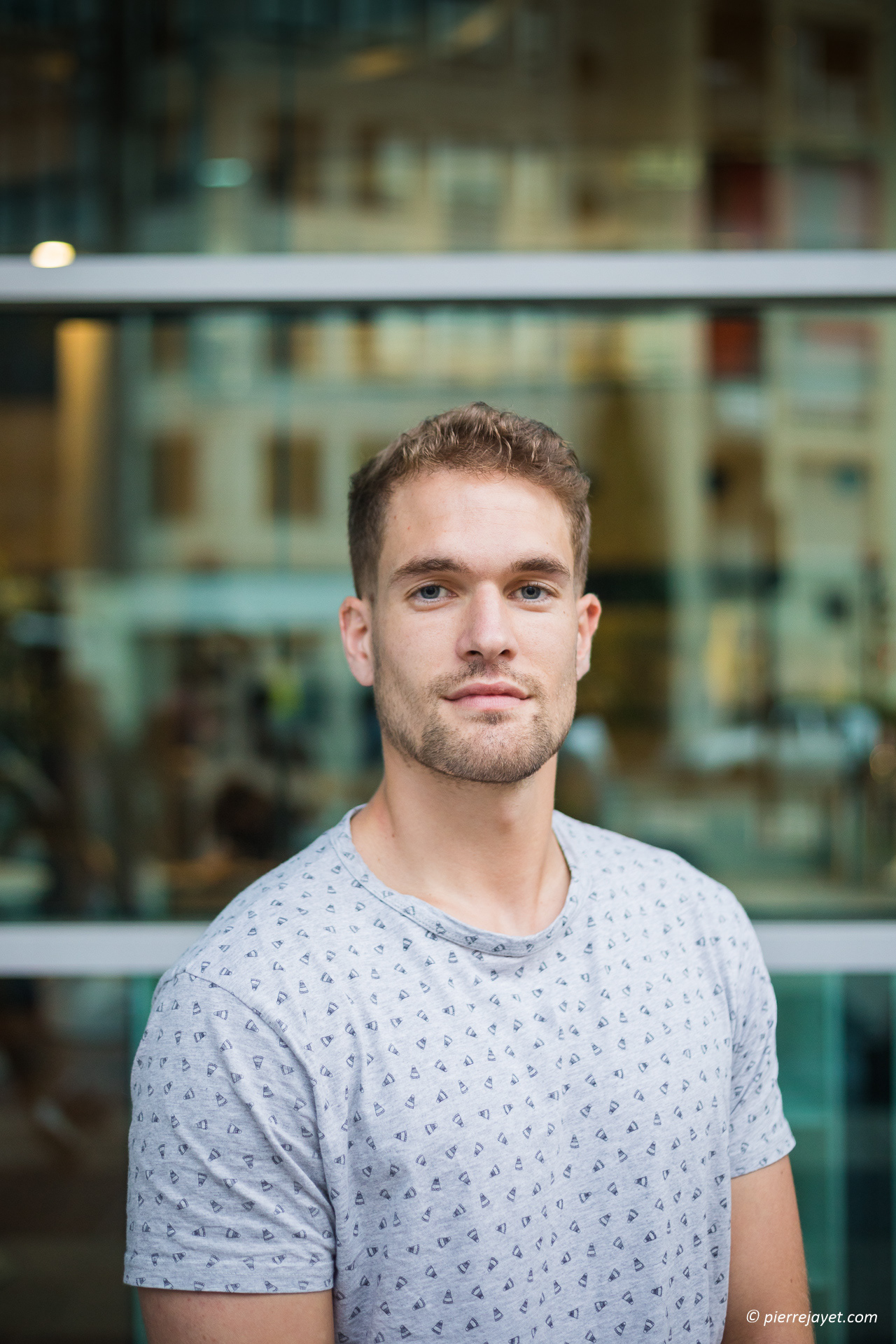 PHOTOGRAPHE DE PORTRAITS PROFESSIONNELS À GRENOBLE