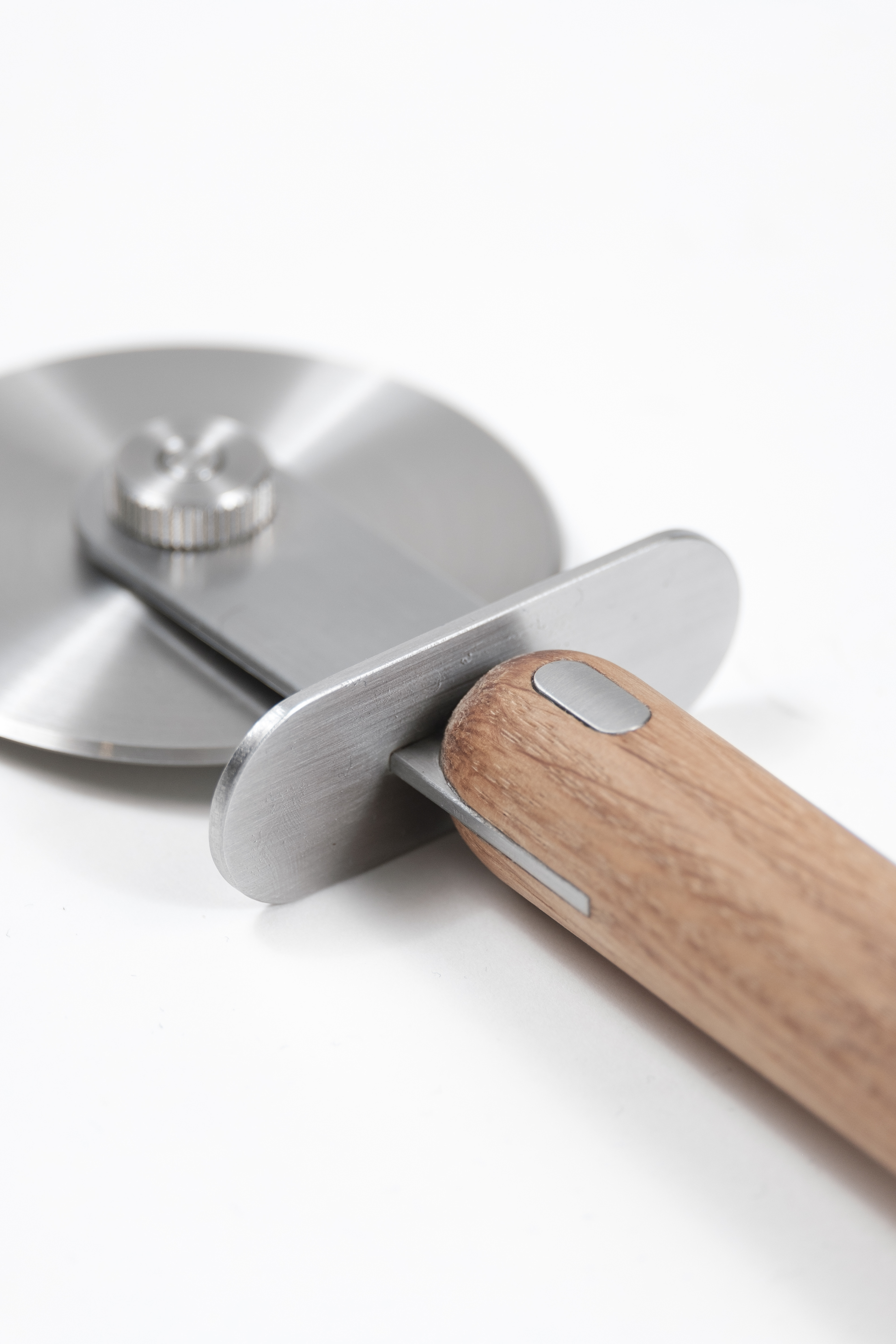 Studio KALLE Pizza Cutter Detail 02