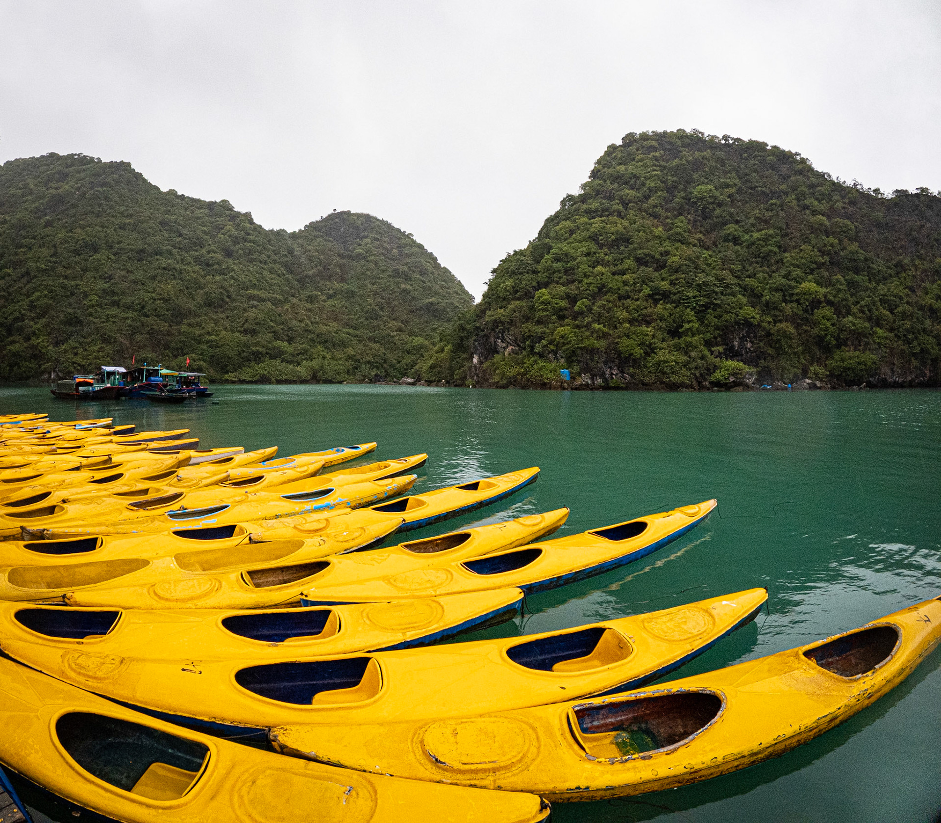 Boat trip in Halong Bay