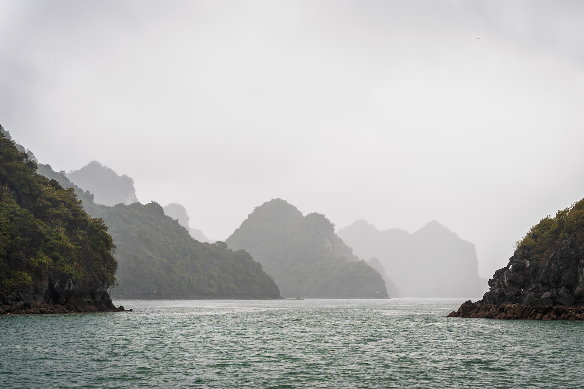 Boat trip in Halong Bay