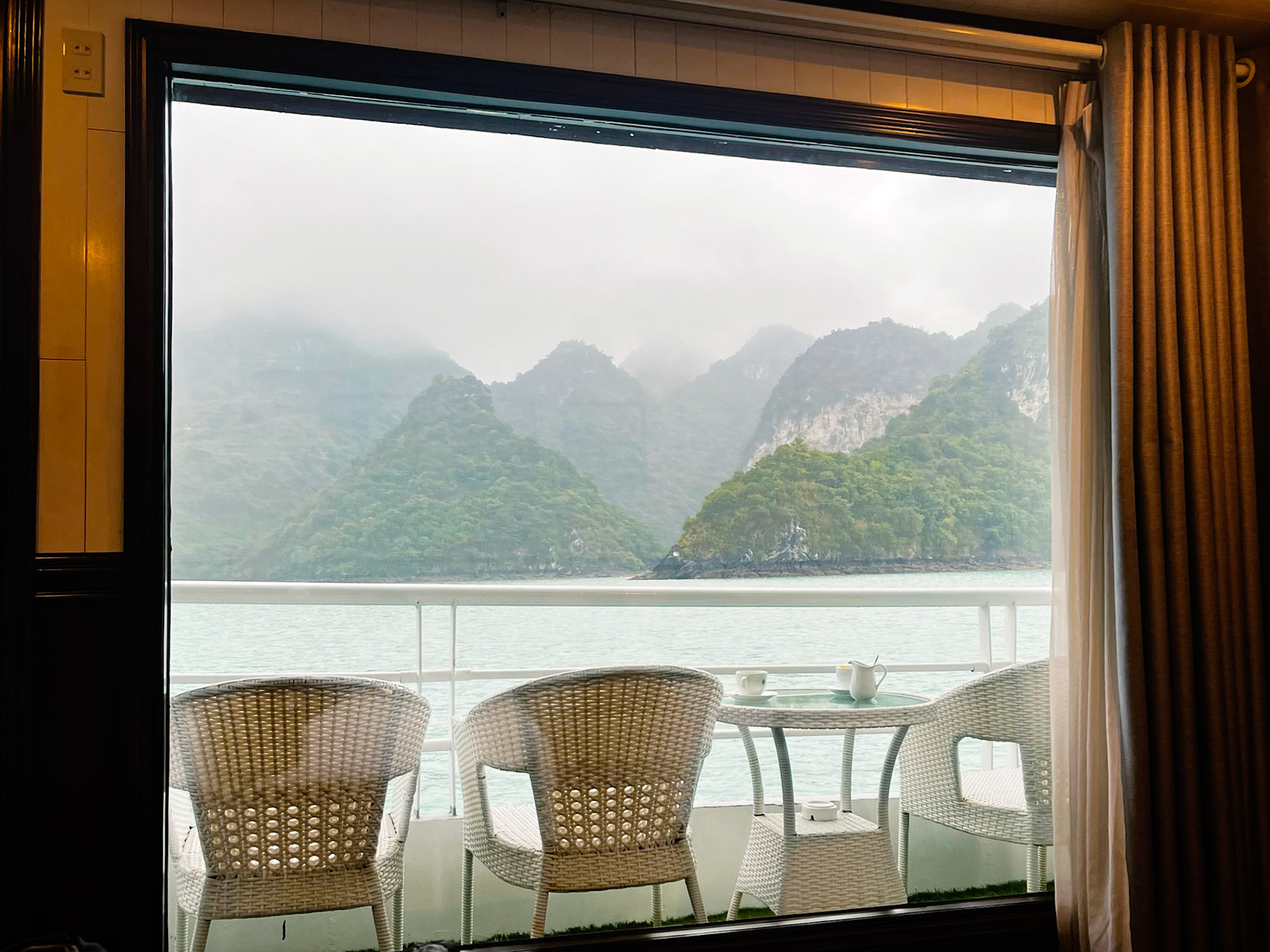 Boat trip in Halong Bay