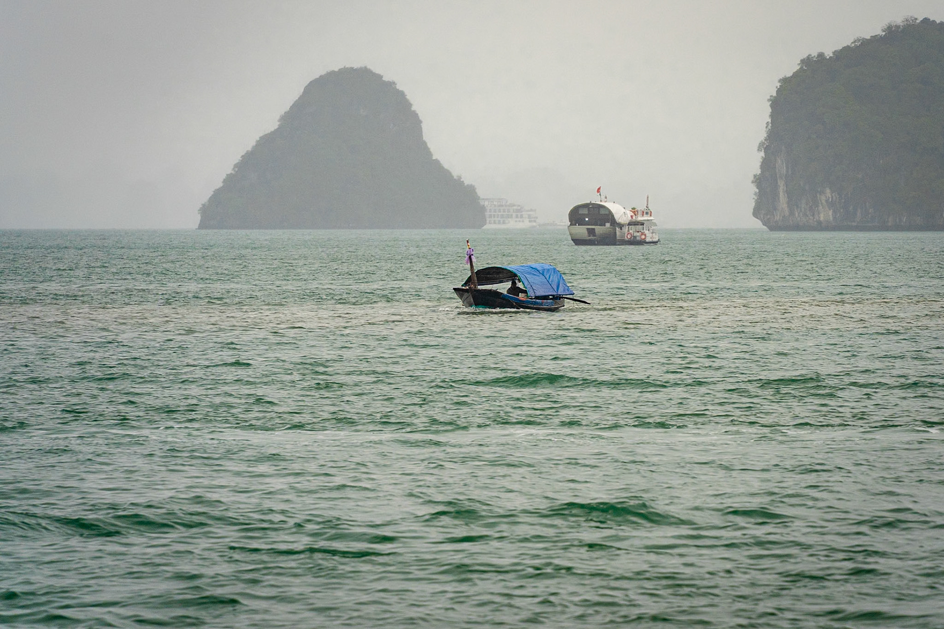 Boat trip in Halong Bay