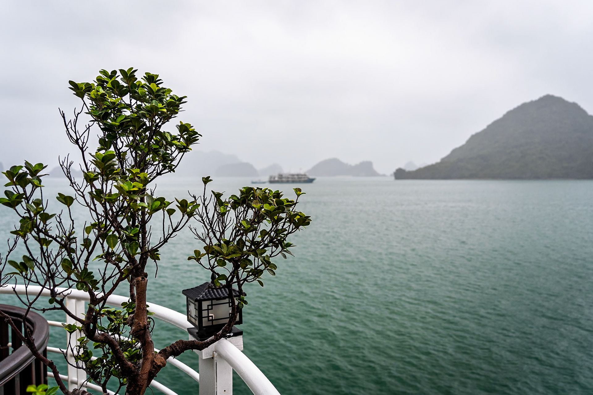 Boat trip in Halong Bay