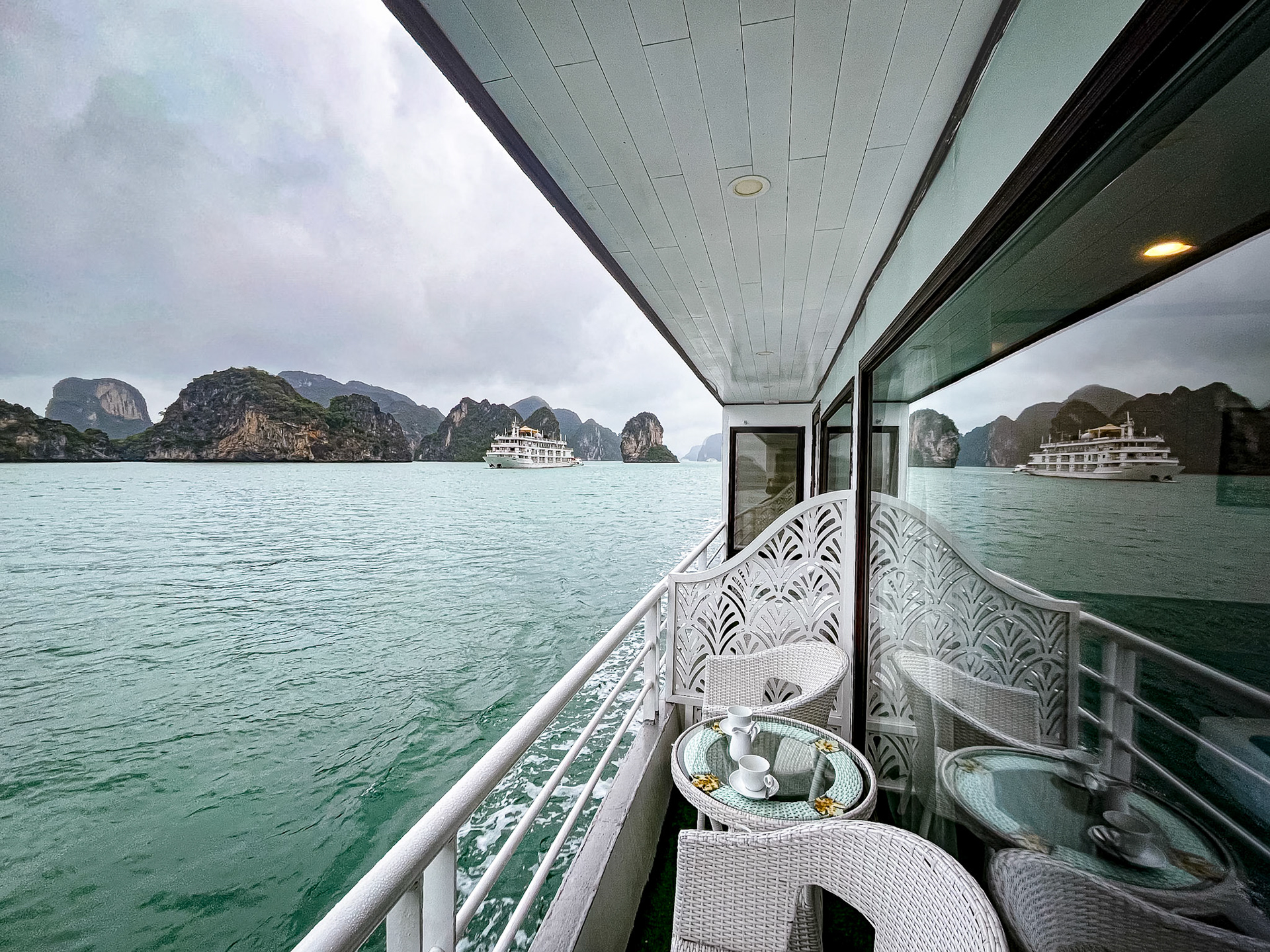 Boat trip in Halong Bay