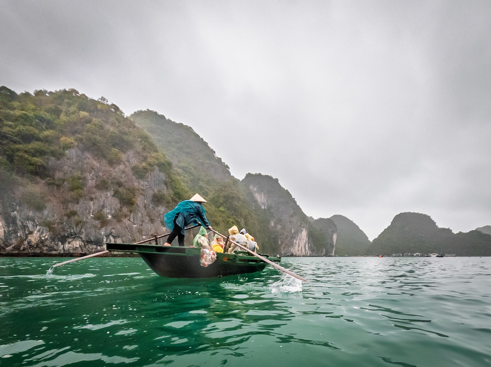 Boat trip in Halong Bay
