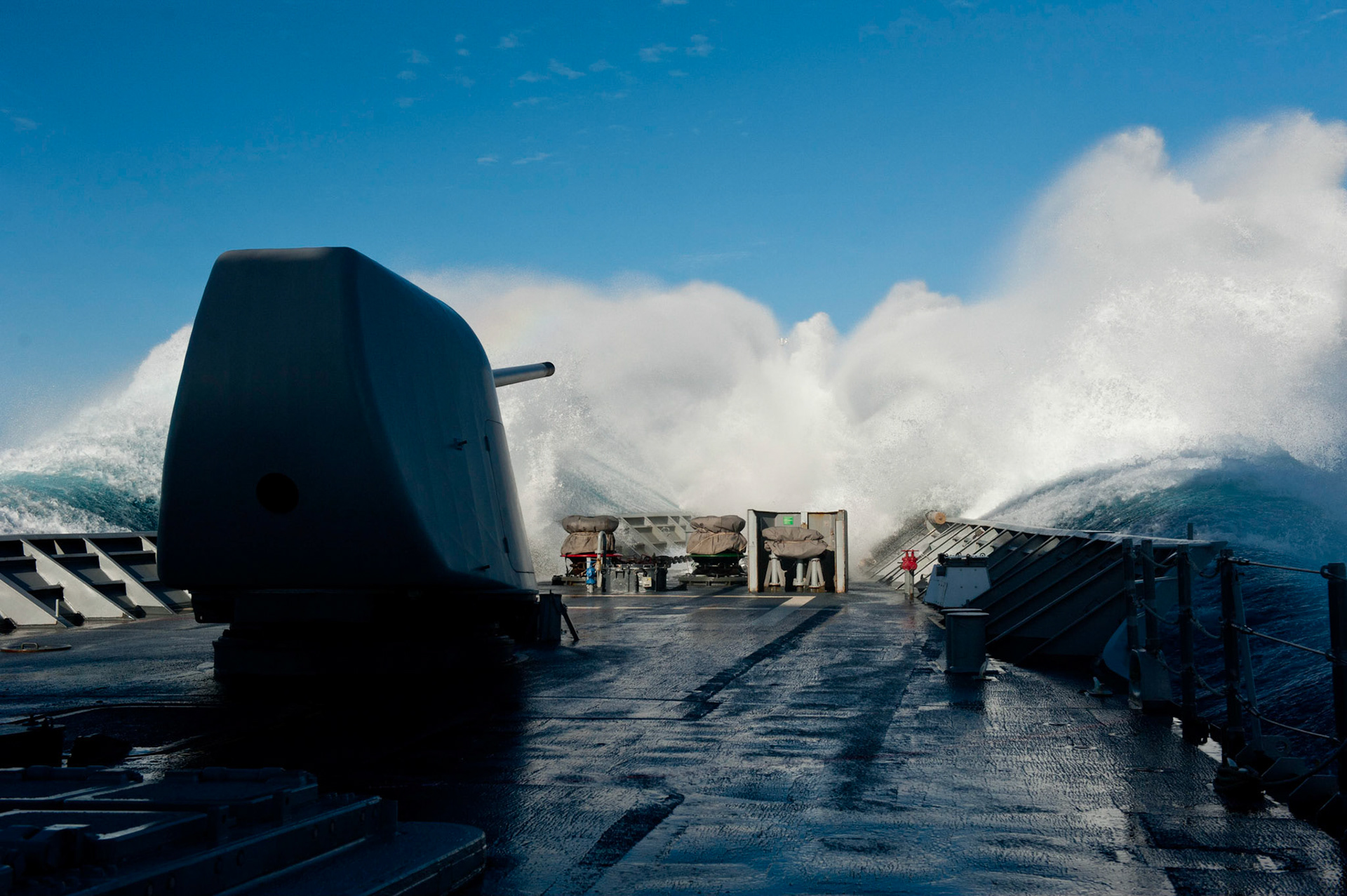 120926-N-TX154-179 SOUTH CHINA SEA (Sept. 24, 2012)