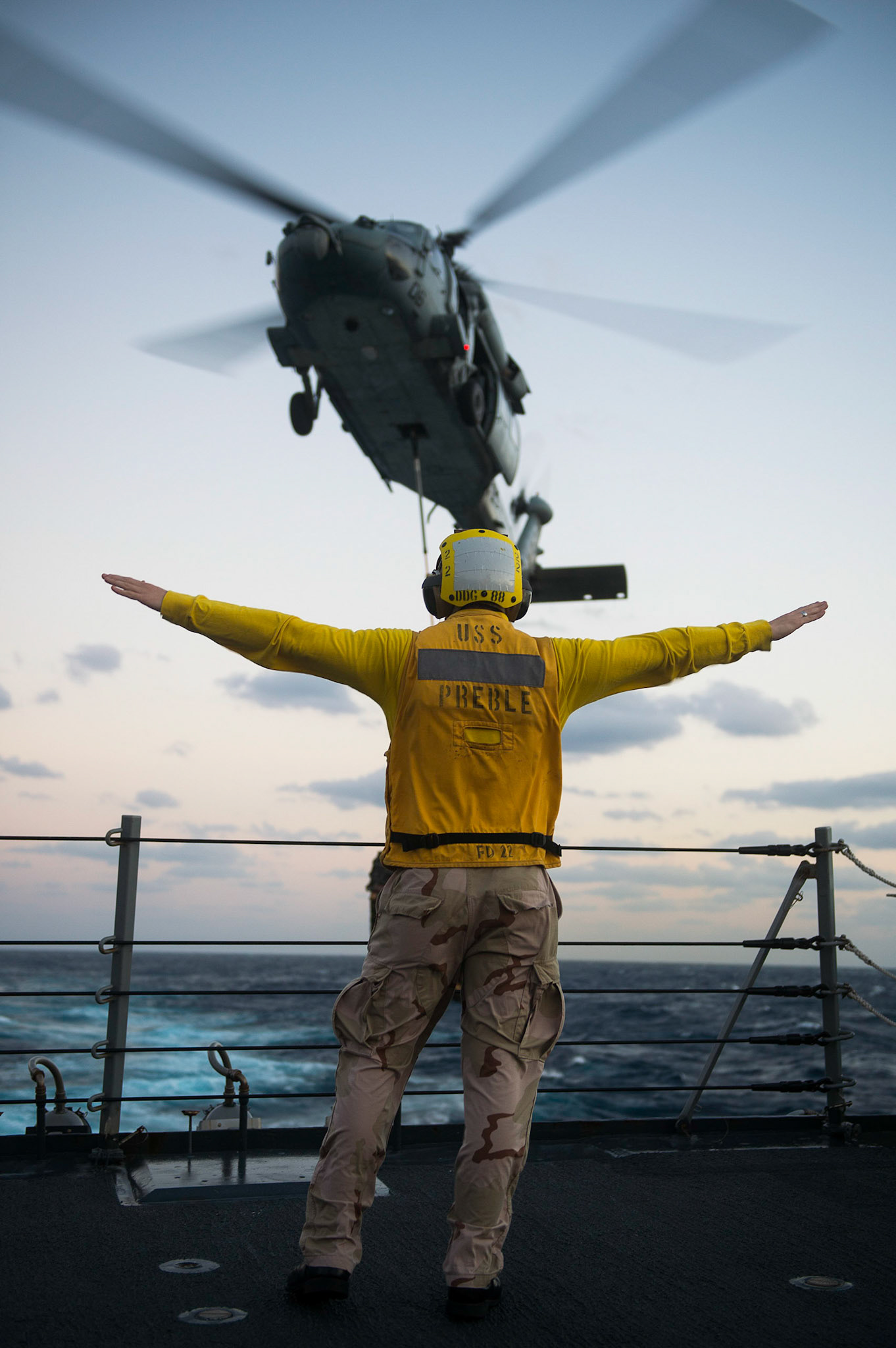 130926-N-TX154-410 PHILIPPINE SEA (Sept. 26, 2013)