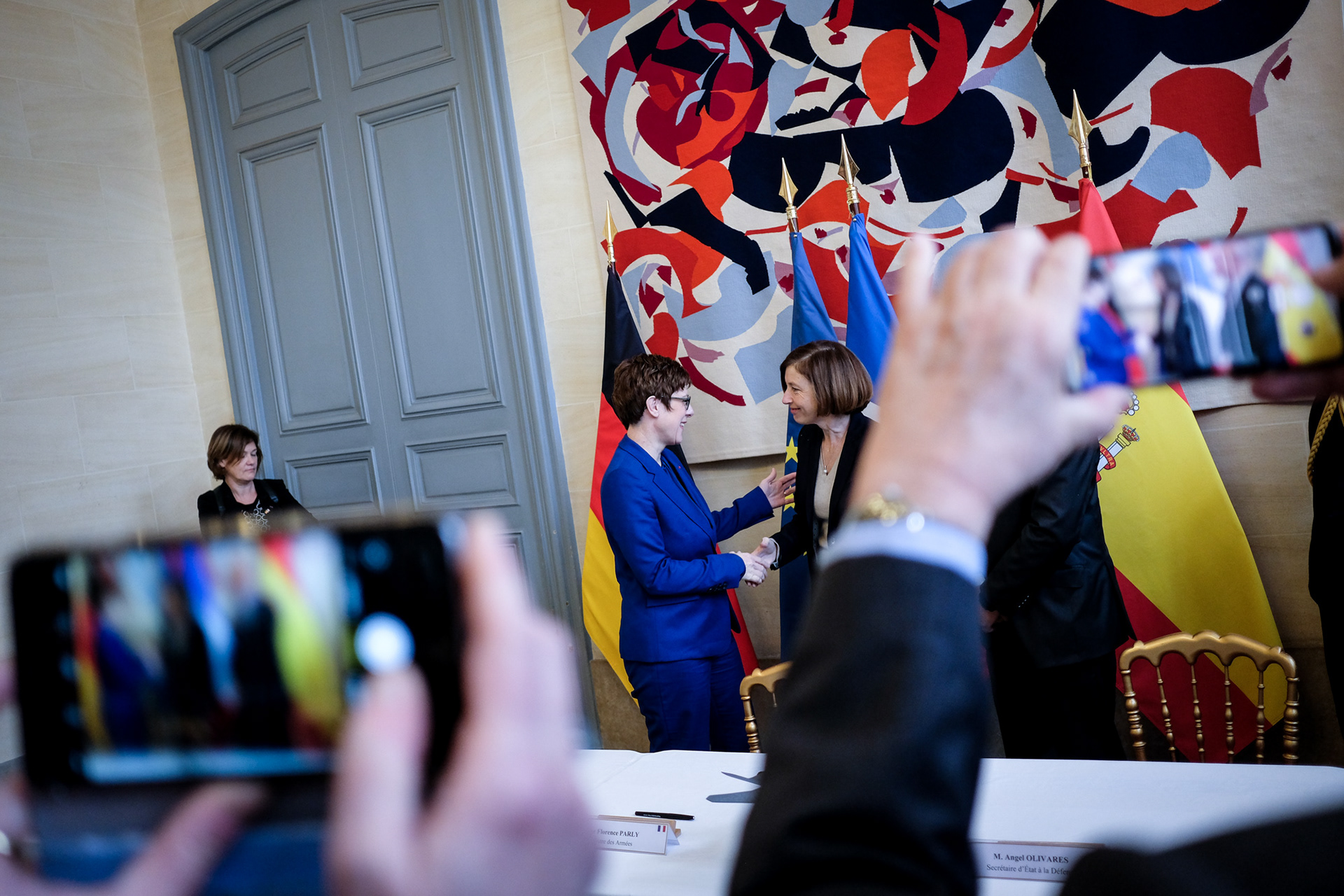 Florence Parly, alors Ministre des Armées et son homologue allemande, Annegret Kramp- Karrenbauer reçue à Paris lors de la signature de l’accord SCAF (Système de Combat Aérien du Futur) à Paris, le 20 Février 2020.