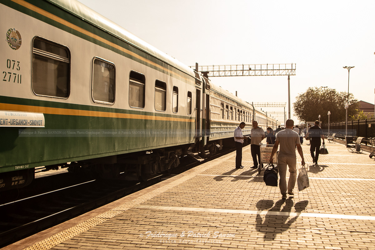 Train 056ЖА СКОРЫЙ at Urgench