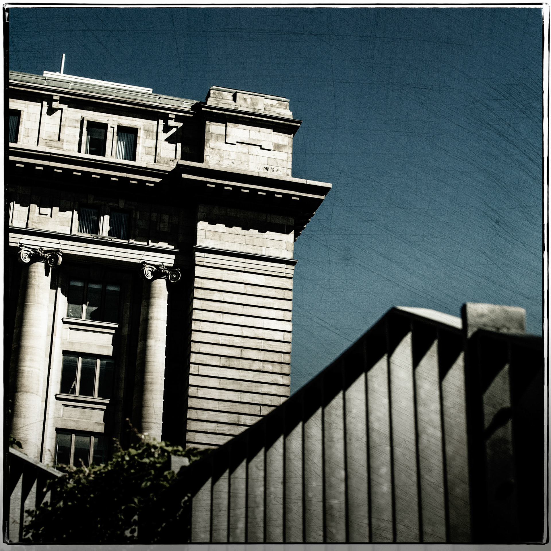 Scratcky Building