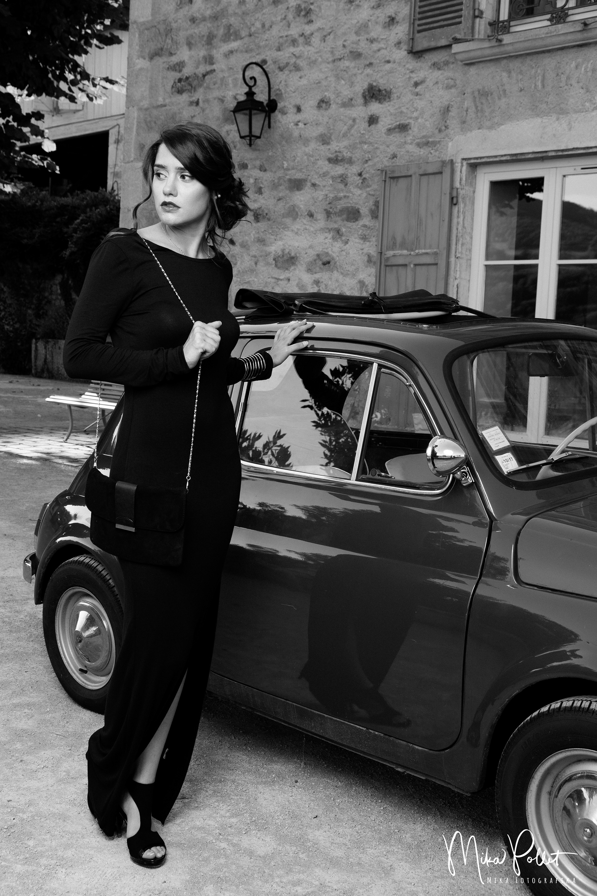 shooting photo robe de soirée et fiat 500 par Mika Pollet photographe et studio photo situé entre Macon Villefranche et lyon à Anse au pied du Beaujolais