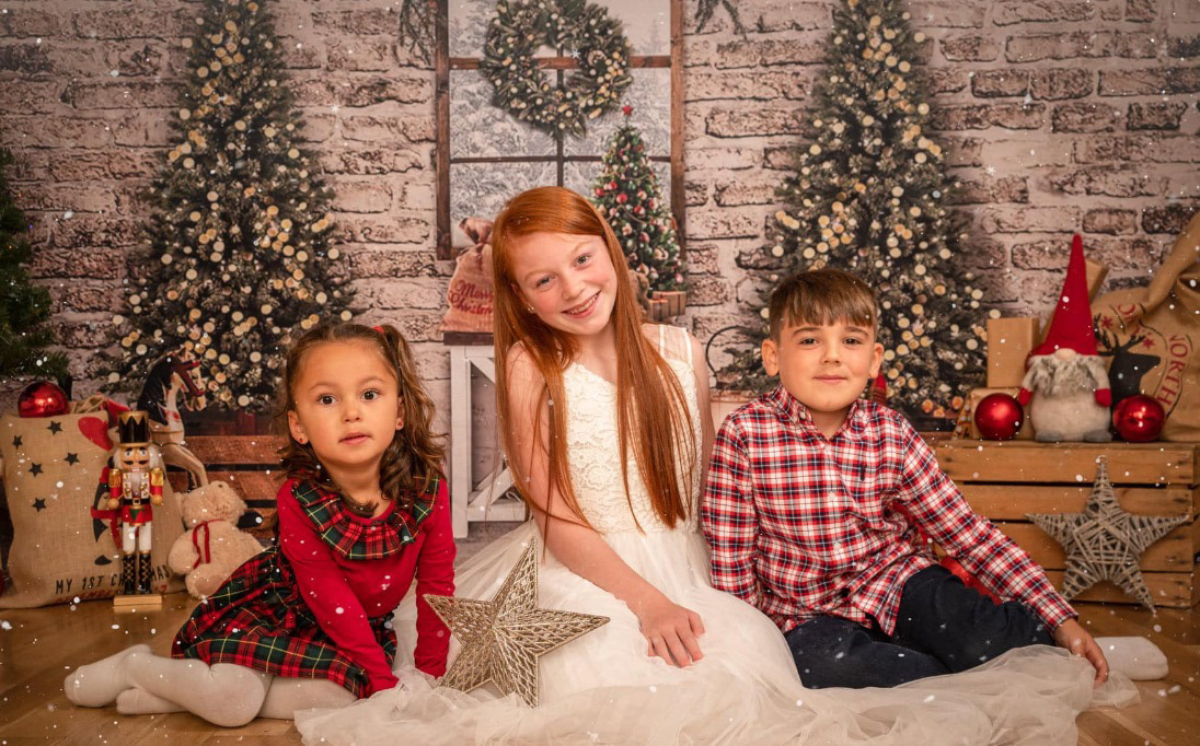 mini shooting de noel pour les enfants au studio photo de Anse chez Mika Pollet photographe vers villefranche et lyon