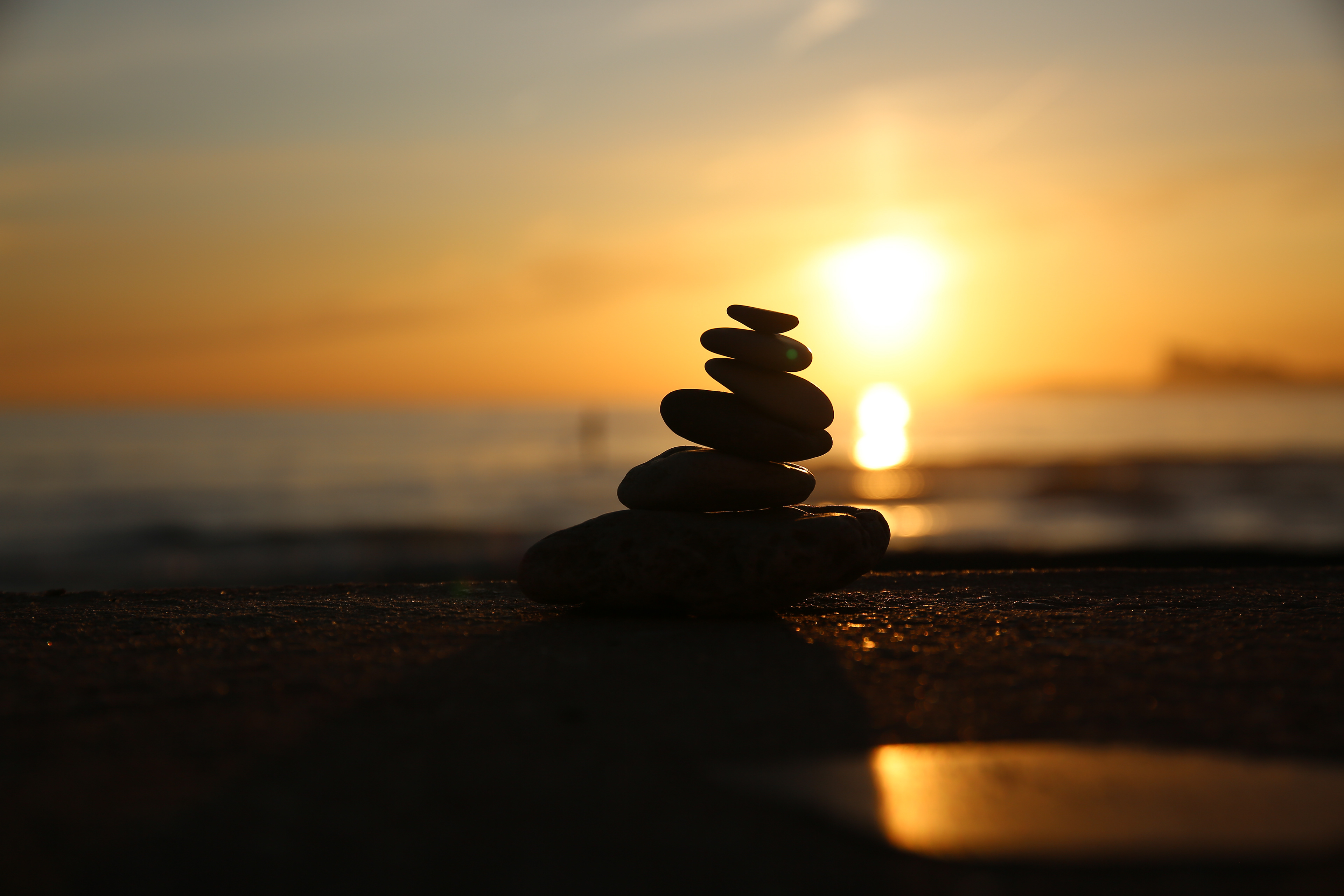 actu 4 : 16 Mai 2020. Le déconfinement a démarré en France le 11 Mai. L'essentiel des jobs pour lesquels j'étais engagé sont annulés ou reportés. Plus de photos scolaires, plus de fêtes privés de mariages ni de conscrits…. report sur cet hiver ou 2021. La réouverture du studio sera donc partielle durant une période indeterminée. Le magasin / studio rouvre à partir du lundi 18 mai. Afin de connaitre les autres jours d'ouverture il suffit de me contacter via les réseaux sociaux ou la rubrique CONTACT. L'essentiel de l'activité actuelle se concentre sur la photo d'identité, les shootings photo pros ou persos en studio, à domicile, en, exterieur ou sur votre lieu de travail. Je réalise également les Visites Virtuelles pour l'immobilier, les commerces, gites et chambres d'hotes. 