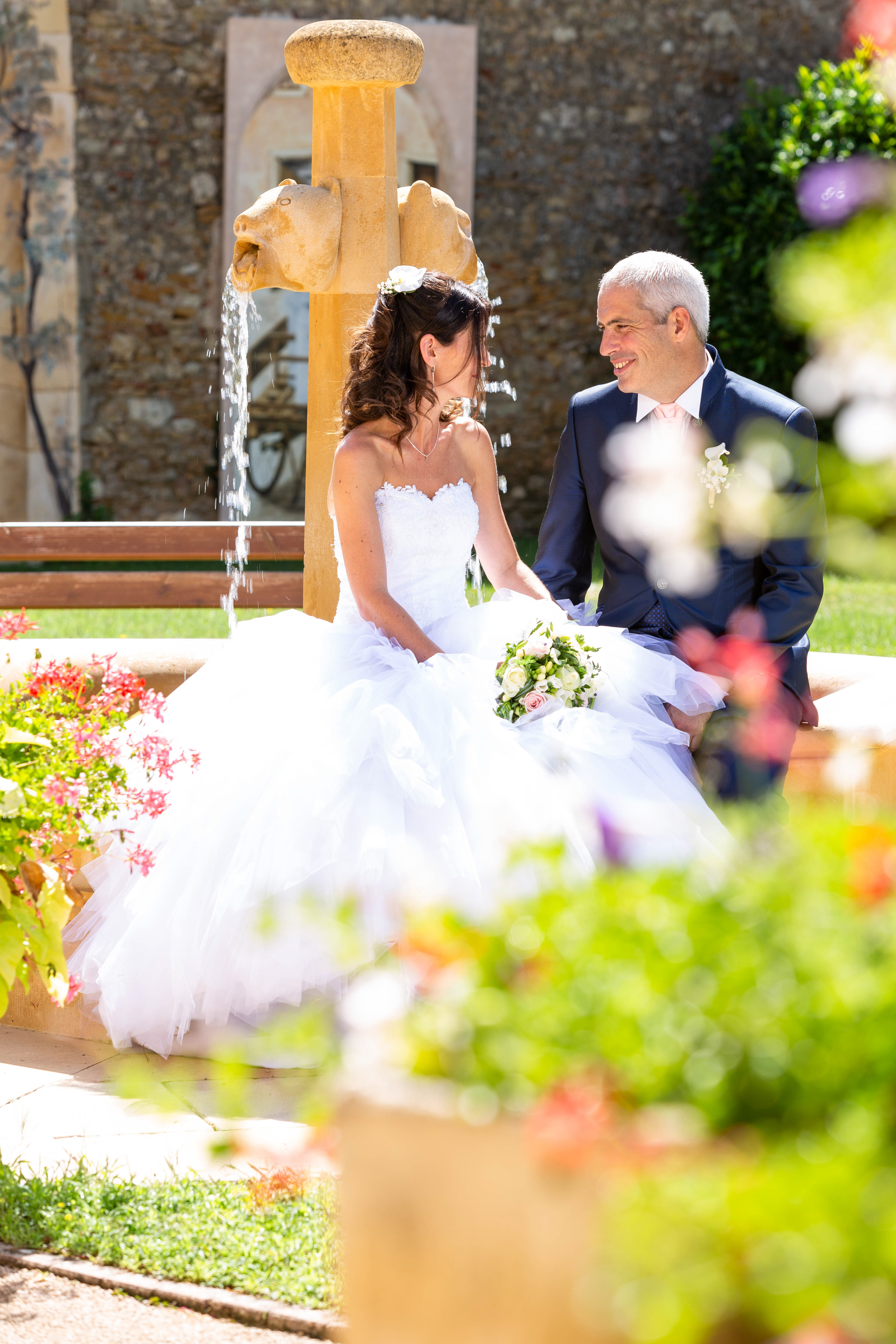 photographe de mariage en beaujolais c'est aussi être témoin et complice de ses mariés mika pollet y 'est attaché