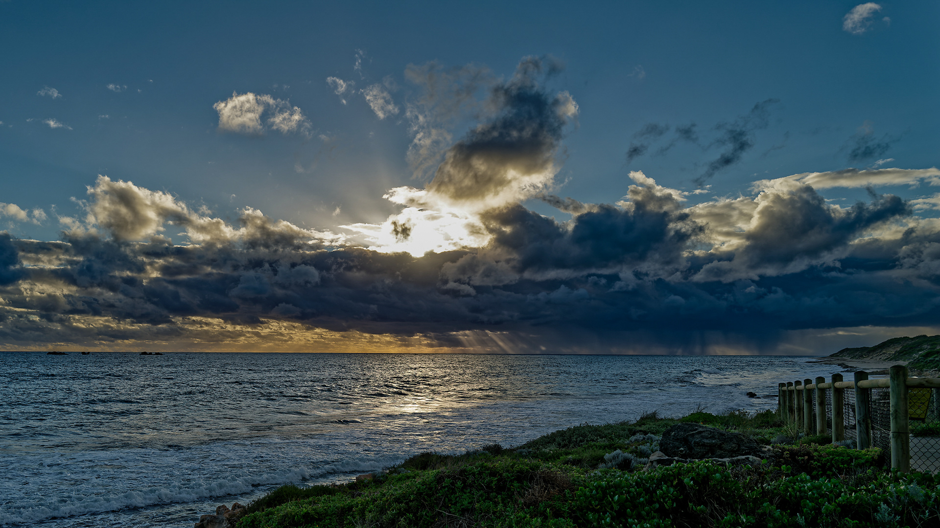 SUNSET AT ILUKA BEACH WESTERN AUSTRALIA