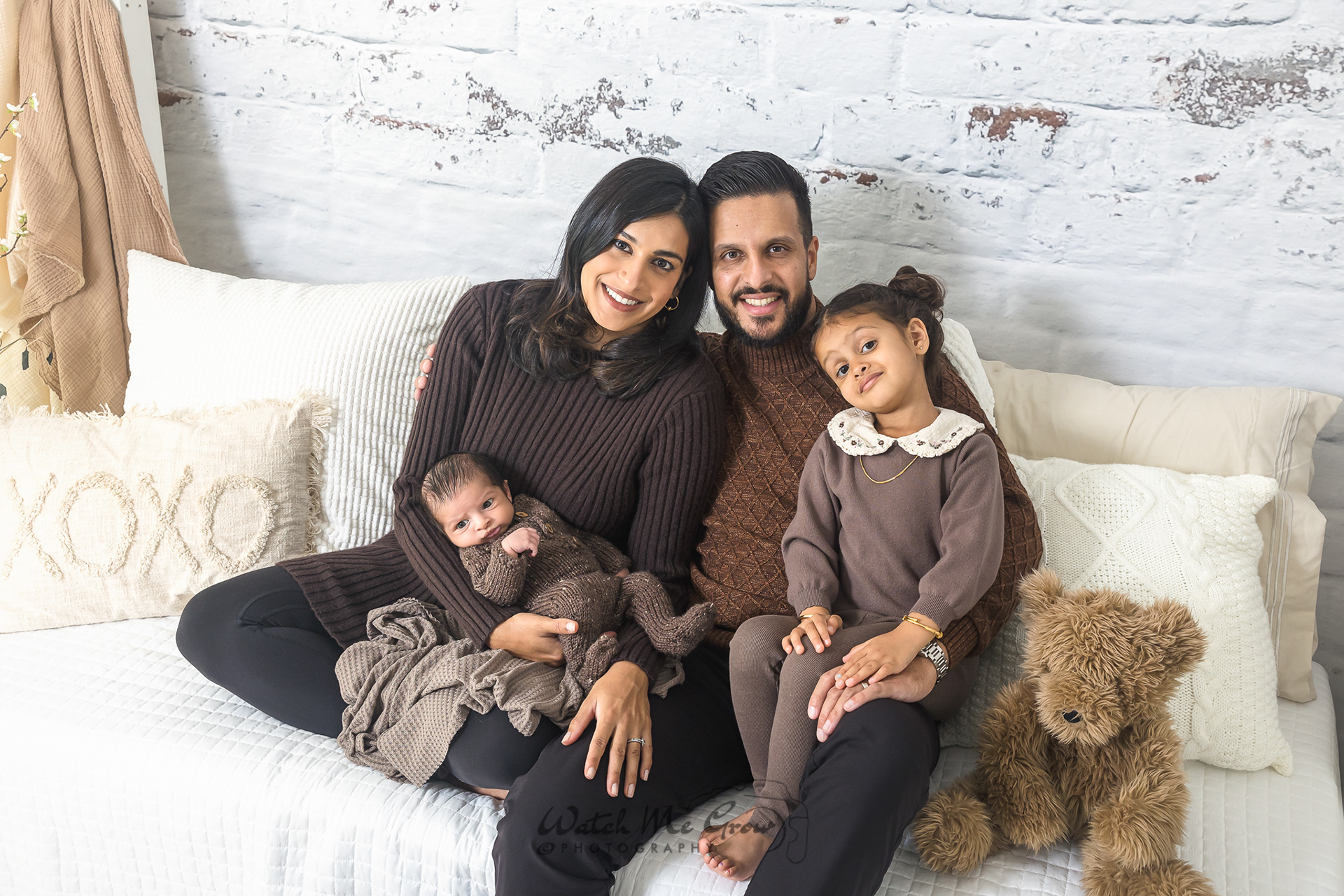 Family cuddling newborn – Family Snuggles – Watch Me Grow Photography, Calgary