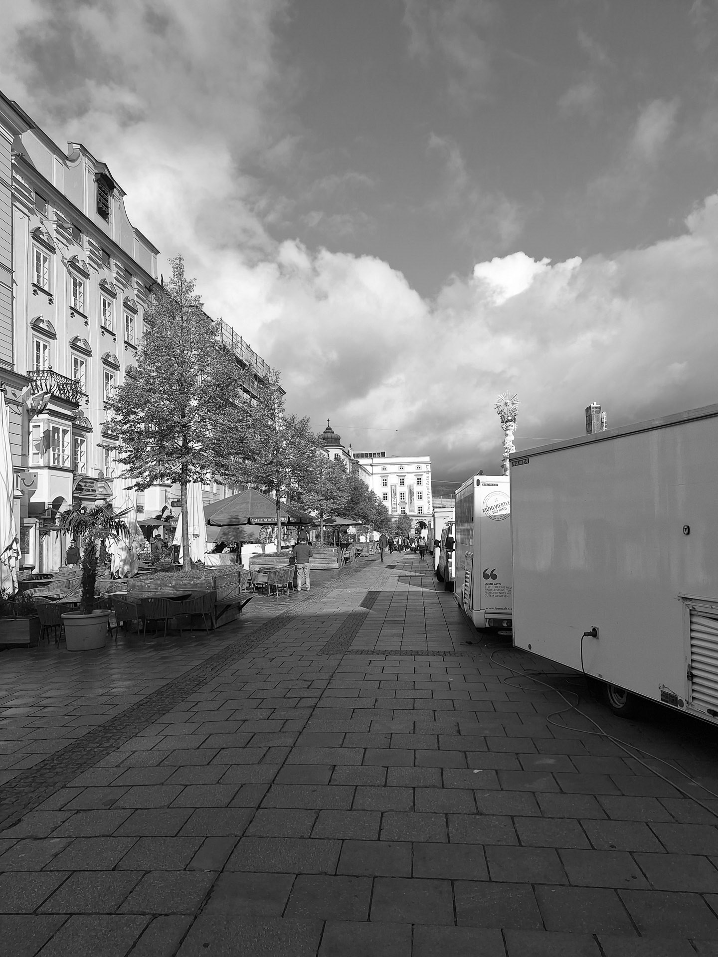 Johann  Zavatzki "Ruhe vor Markteröffnung"