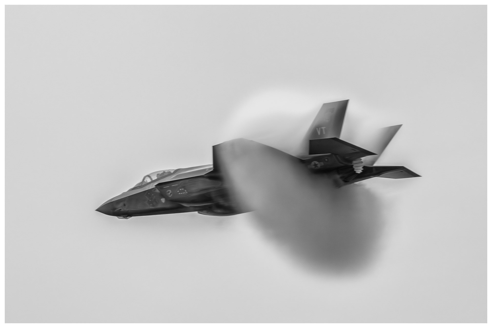 Franz  Stiglbauer "Jet mit Wolkenscheibe"