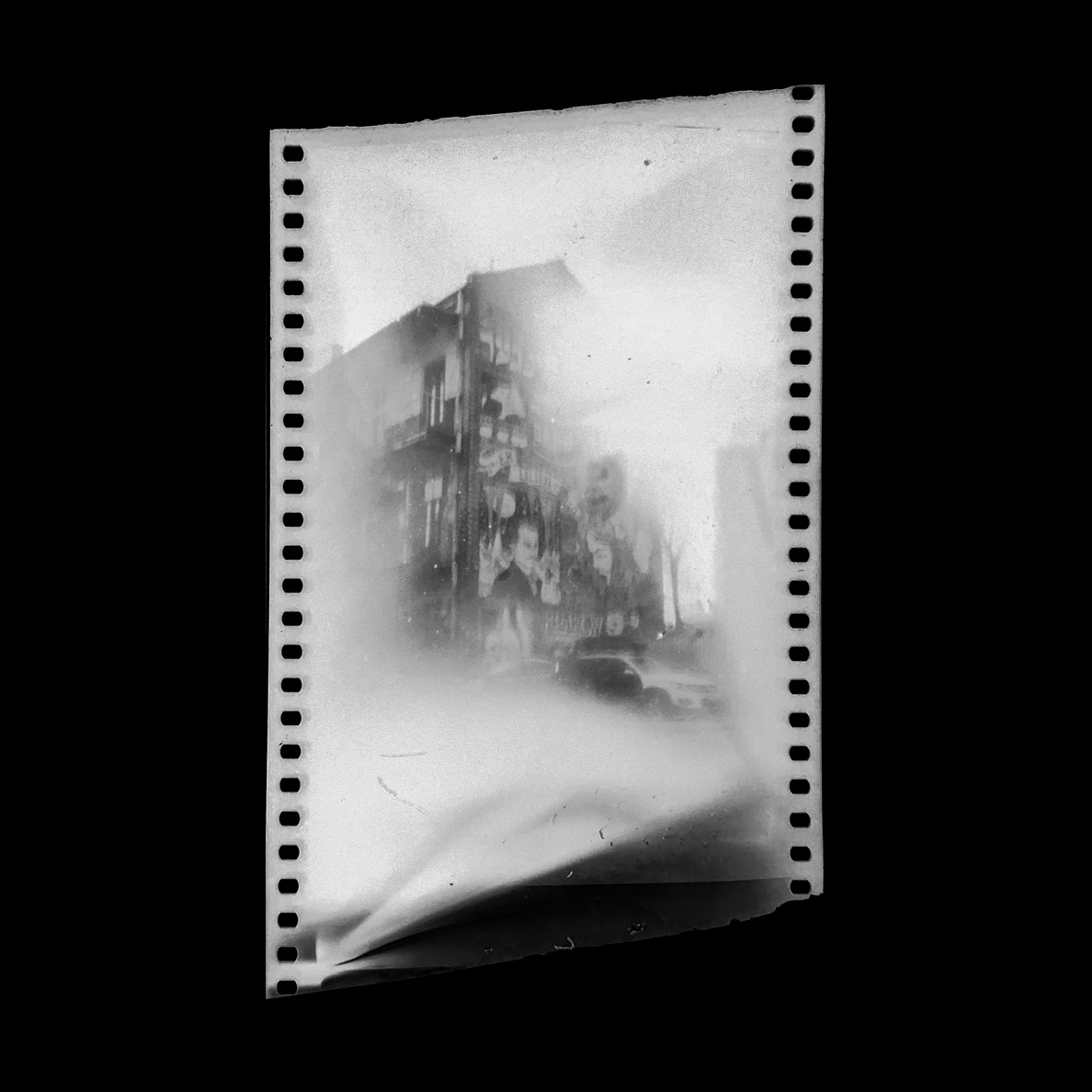 "Tu mieszkaliśmy", odbitka stykowa, papier barytowy Ilford, 24 x 30 cm