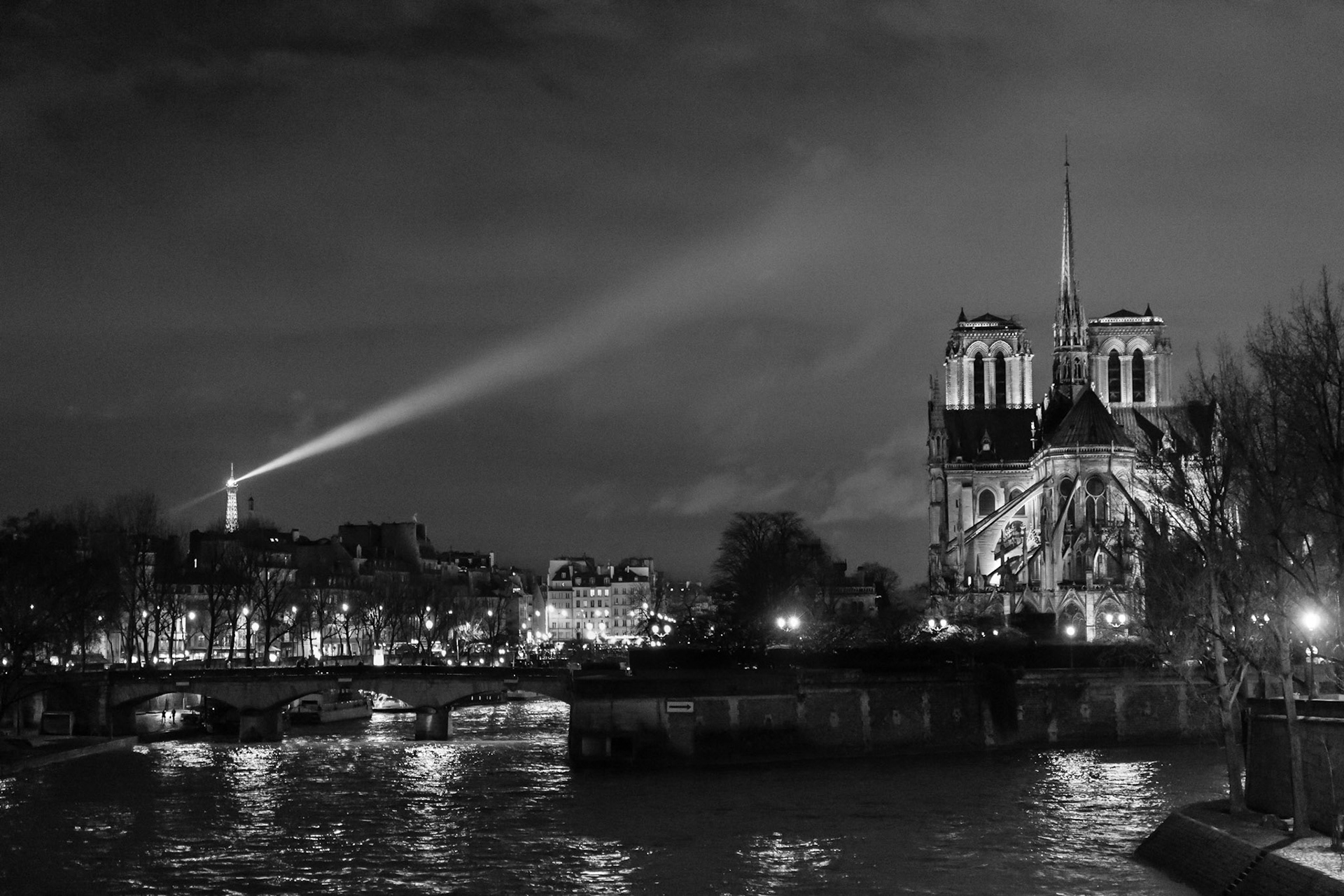 Notre Dame B&W - Paris, France