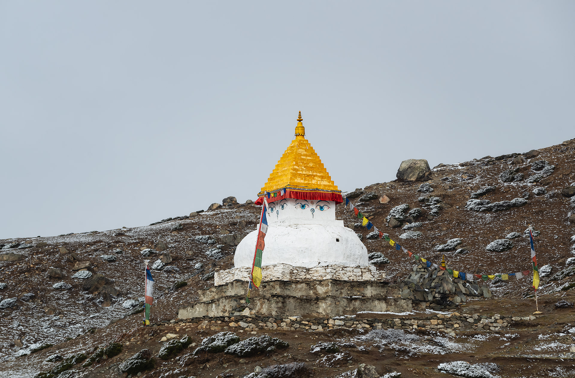 Dingboche stupa