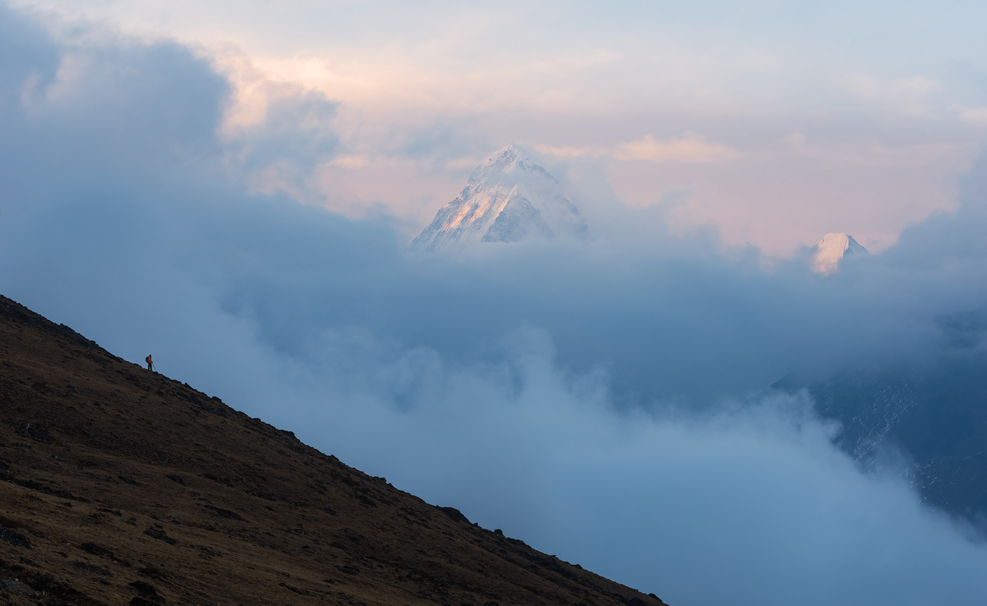 Pumori and Lingtren