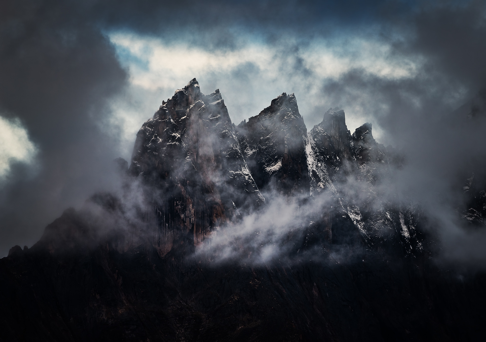 Tombstone Mountain subpeaks