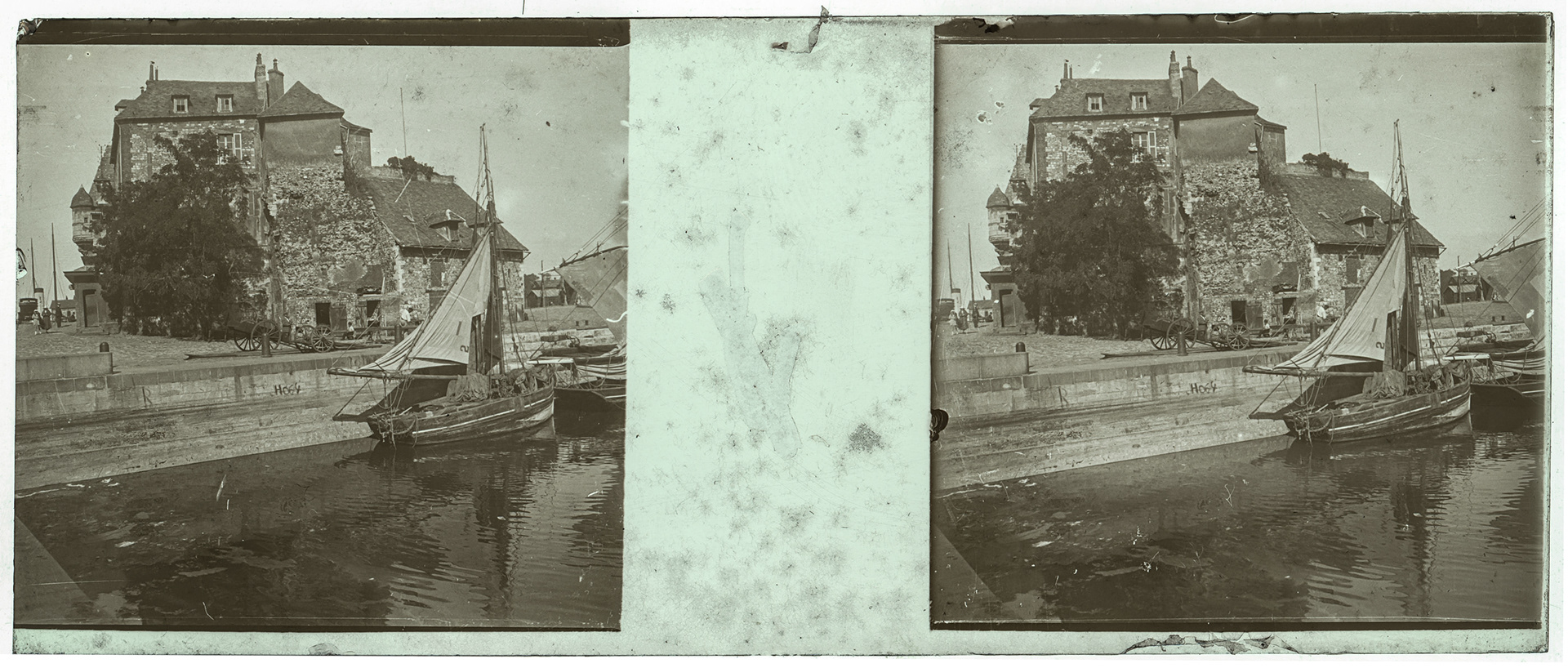 1837_ France-Honfleur La Lieutenance - 1921