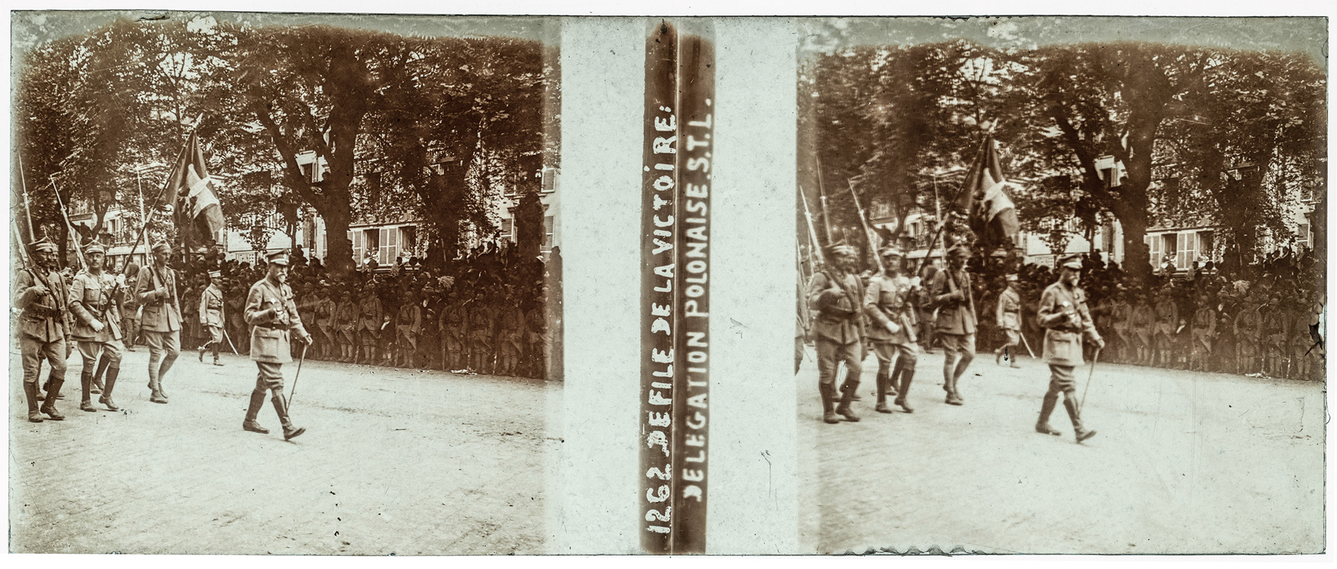 1327_ France-Paris Champs-Elysées - 14 juillet 1919 - "1262 Défilé de la Victoire : délégation polonaise S.T.L"
