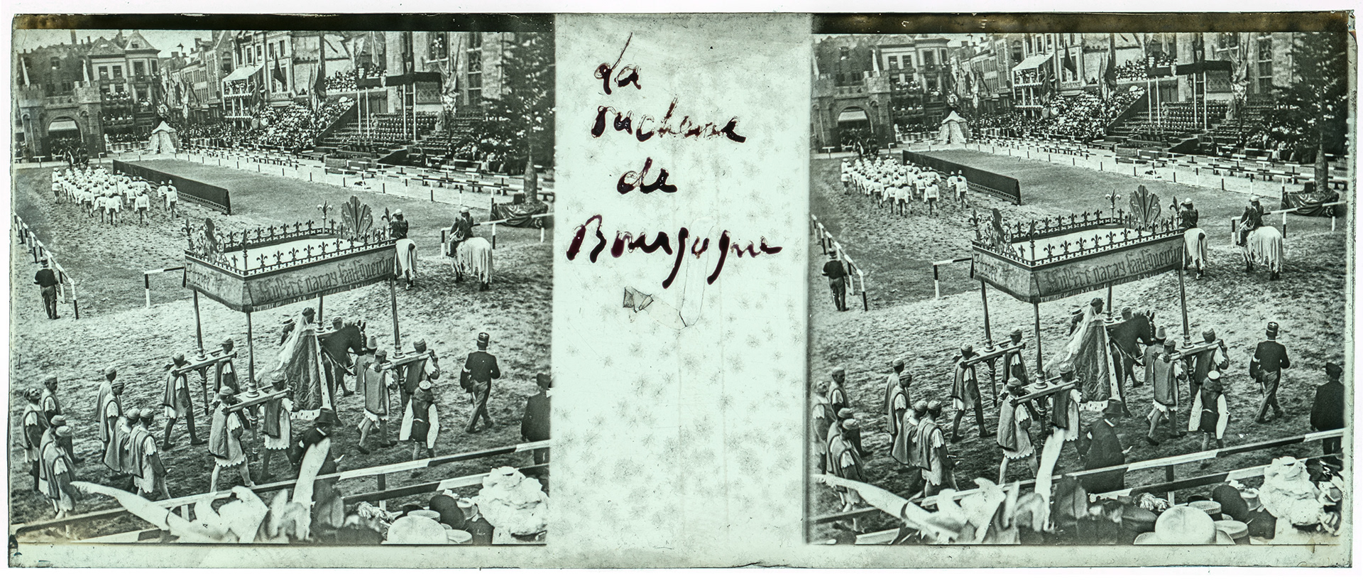 0851_ Belgique-Bruges Grand Place - "La duchesse de Bourgogne"