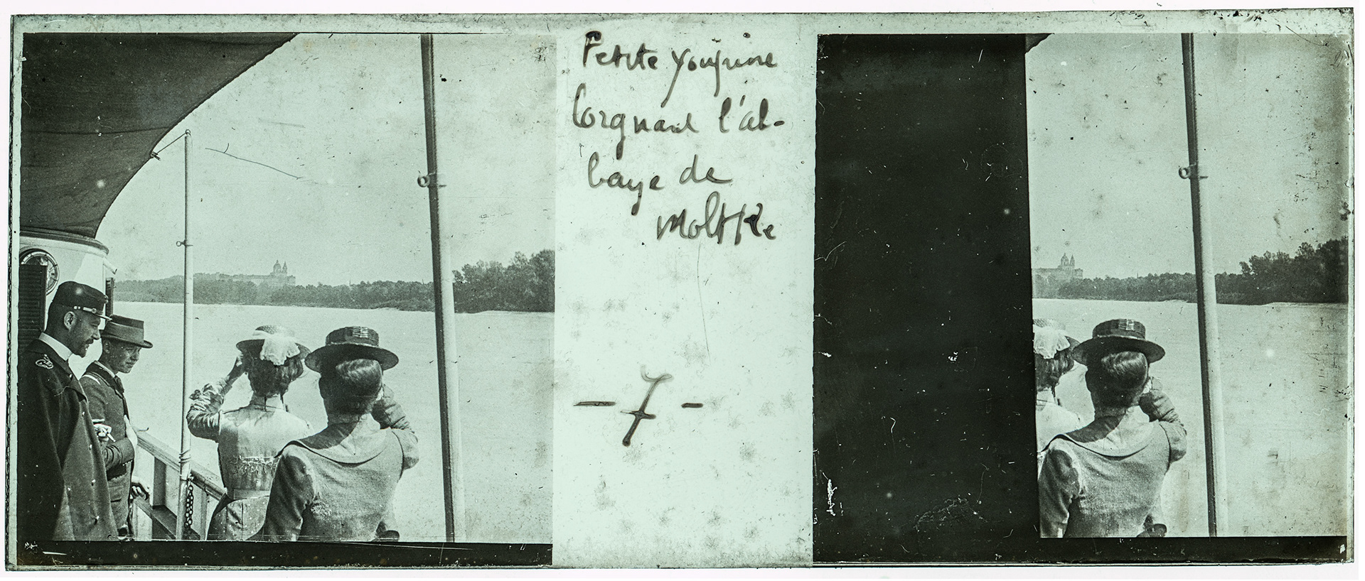 0217_ Autriche-Melk Abbaye de Melk - 1902 - "Petite youpine lorgnant l'abbaye de Molhke"