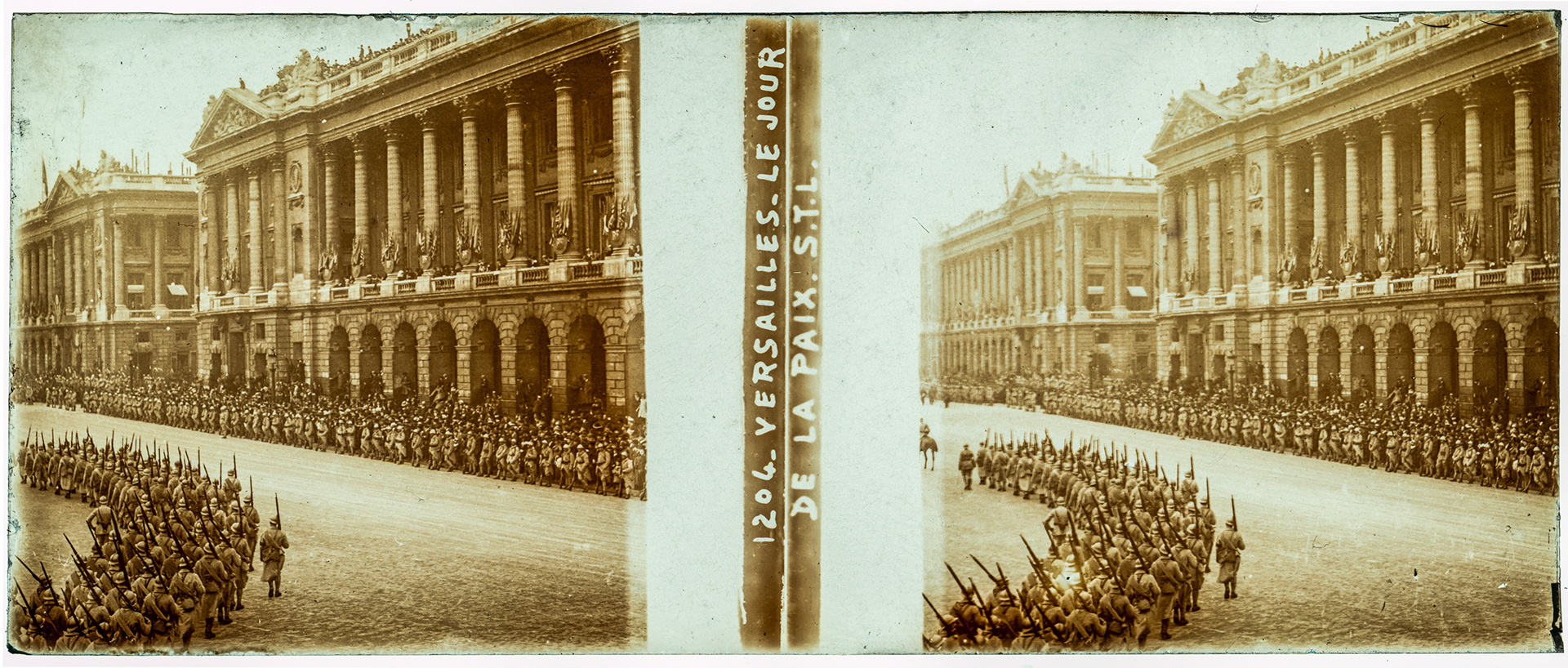 0122_ France-Versailles - 28 juin 1919 - "1204 Versailles Le jour de la Paix STL"