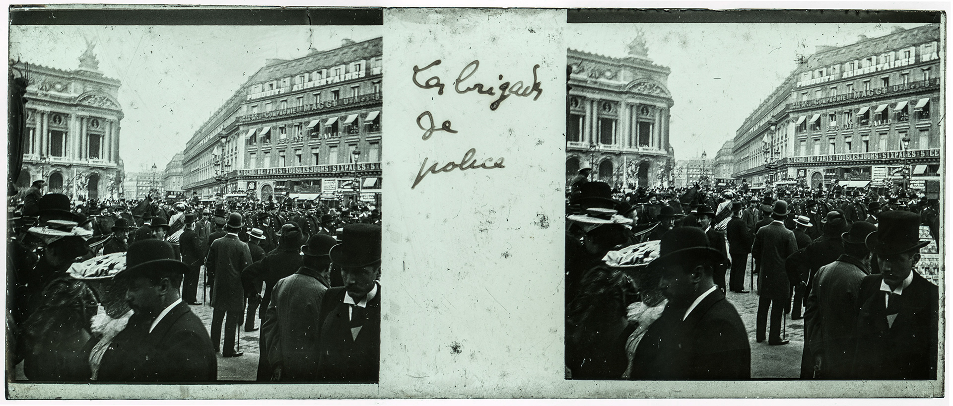 0462_ France-Paris place de l'Opéra - "Les brigades de police"