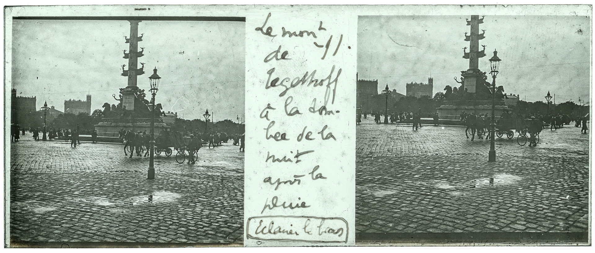 0910_ Autriche-Vienne Tegetthoff-Denkmal - 1902 - "Le monument de Tegetthoff à la tombée de la nuit après la pluie (Eclairer le bas)"