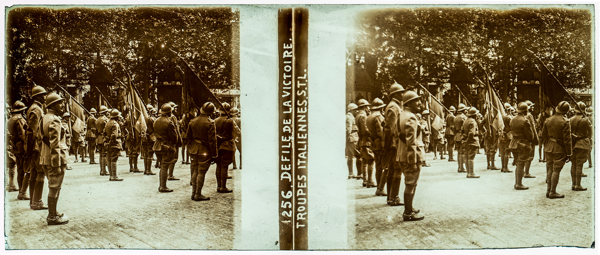 0108_ France-Paris - 14 juillet 1919 - "1256 Défilé de la victoire : troupes italiennes STL"