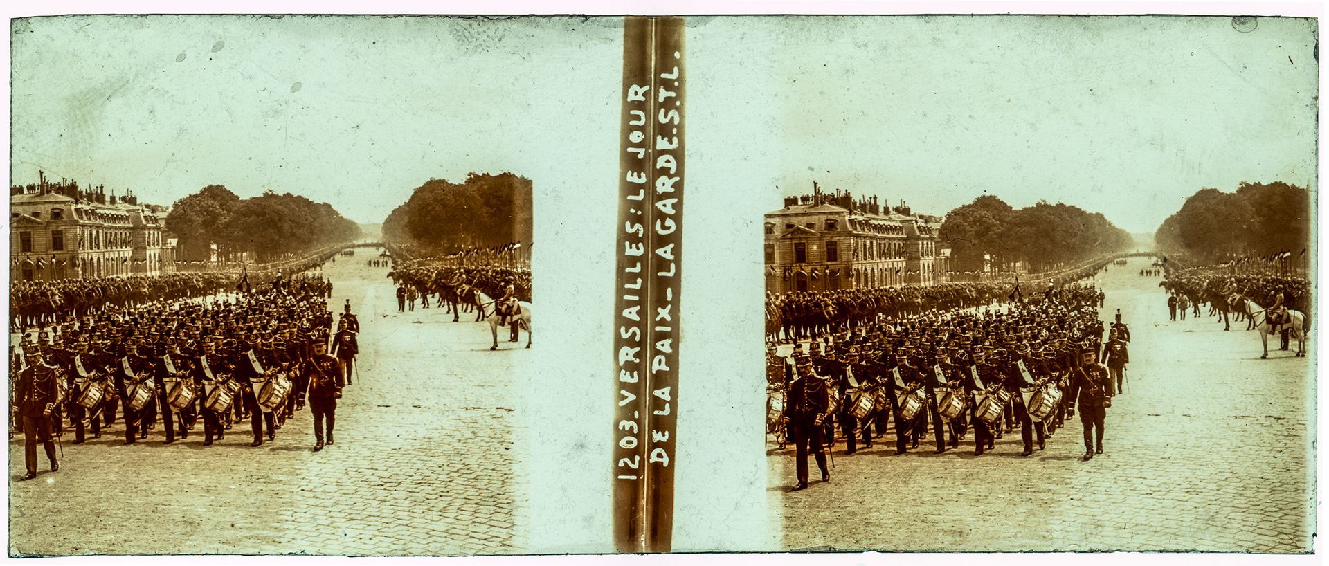 0104_ France-Versailles - 28 jiuin 1919 - "1203 Versailles : le jour" de la paix - La garde STL