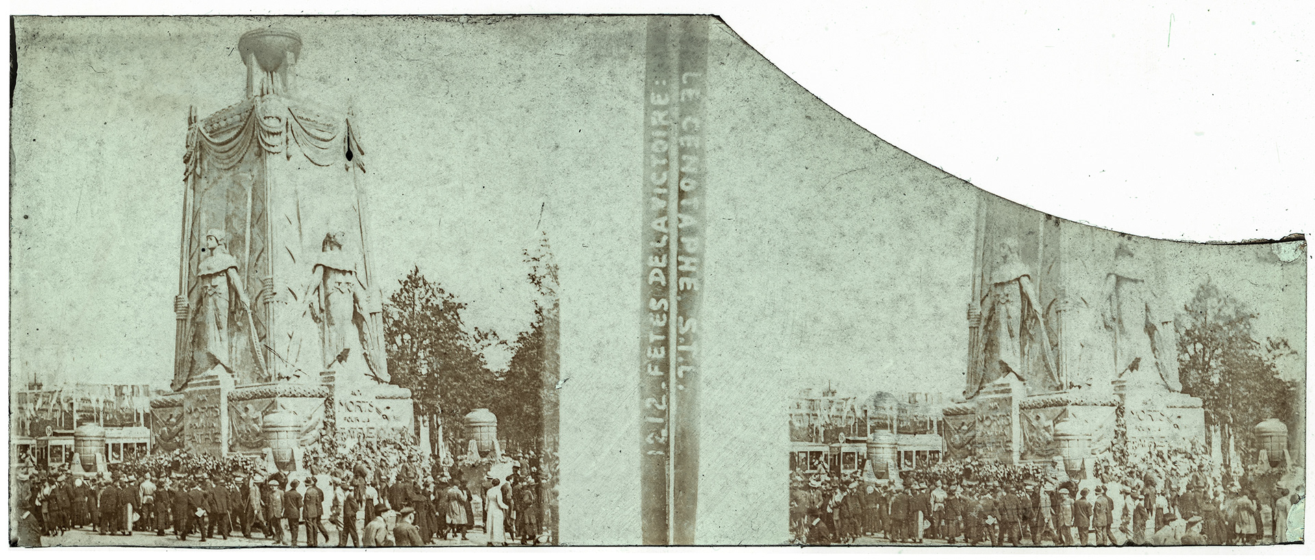 1572_ France-Paris Place de l'Etoile - 14 juillet 1919 - "1212 - Fêtes de la victoire : Le cénotaphe S.T.L."