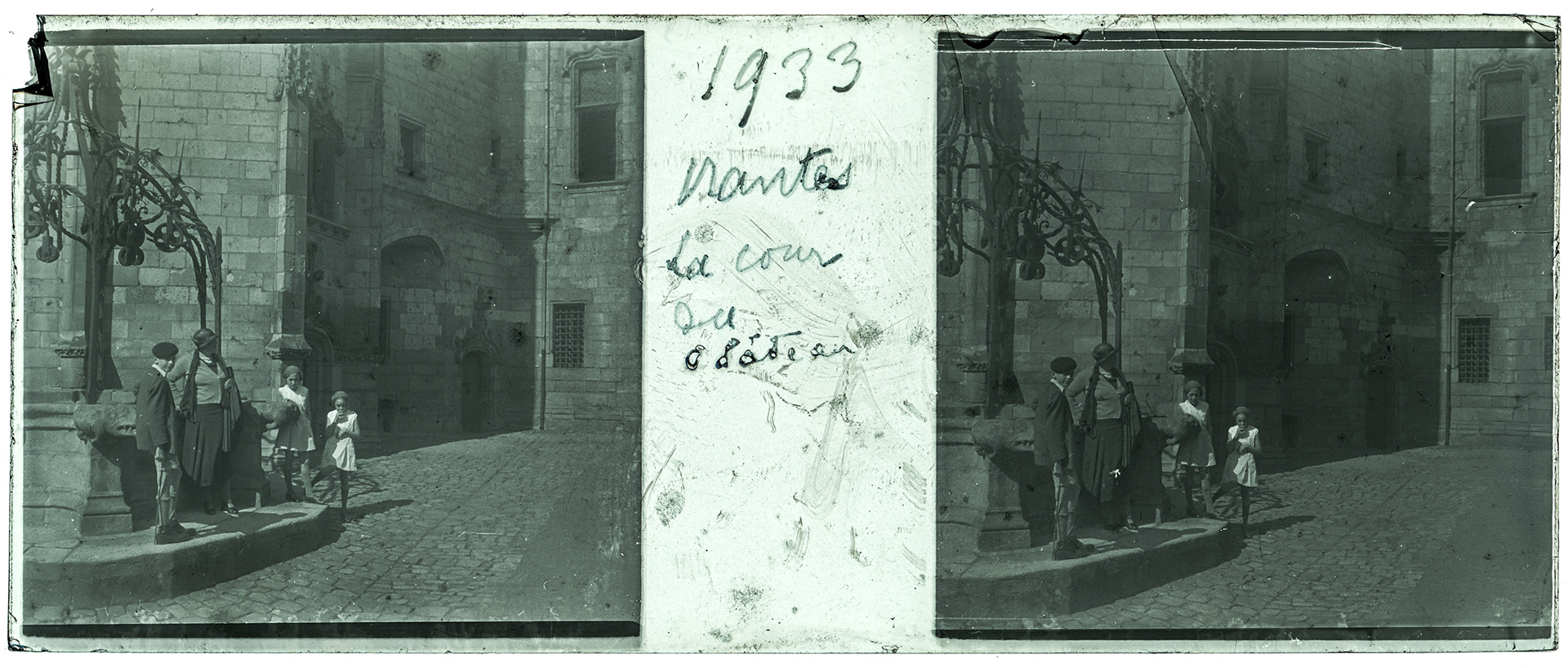 0495_ France-Nantes Chateau de Nantes - 1933 - "1933 - Nantes la cour du Chateau"