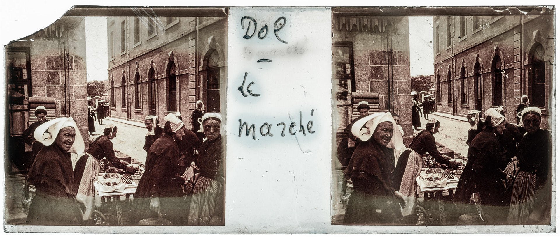 1208_ France-Dol-de-Bretagne place du marché - "Dol - Le marché"