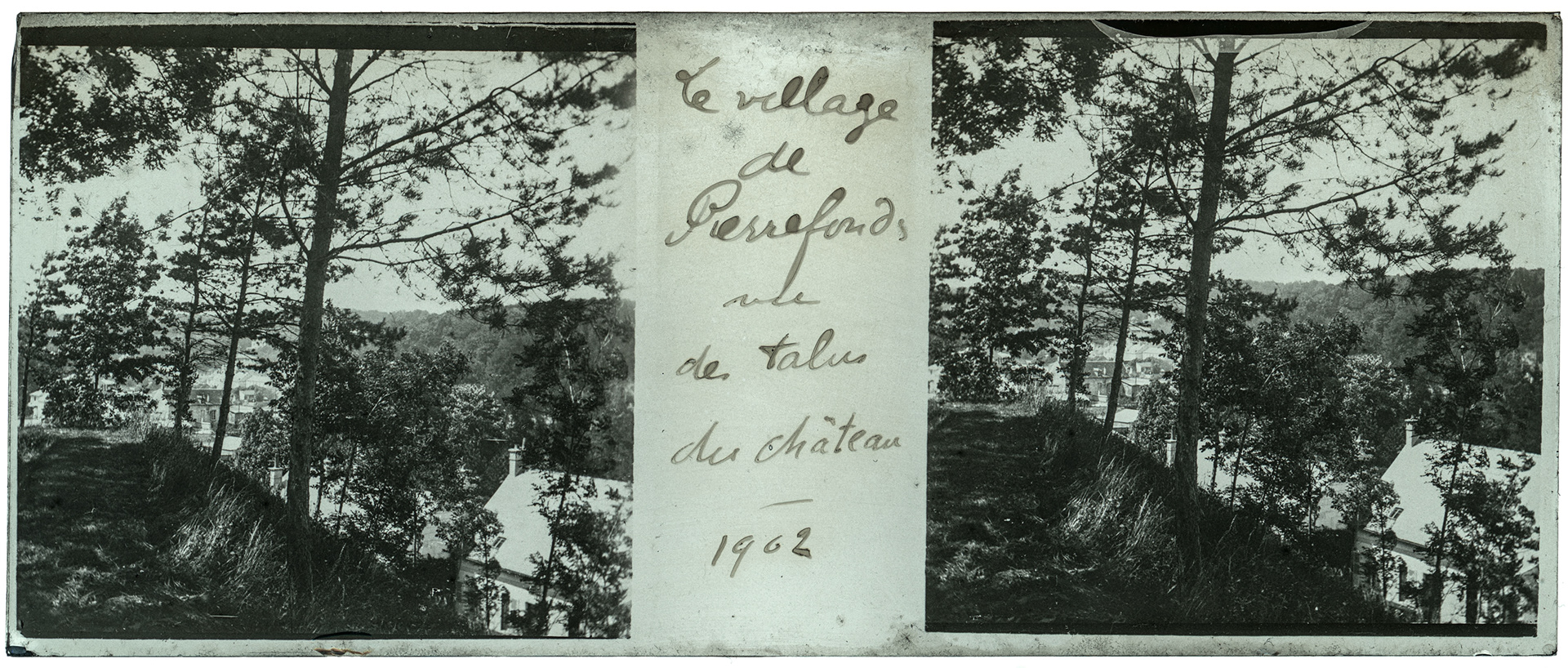 0235_ France-Pierrefonds Chateau de Pierrefonds - 1902 - "Le village de Pierrefonds vu des talus du château - 1902"